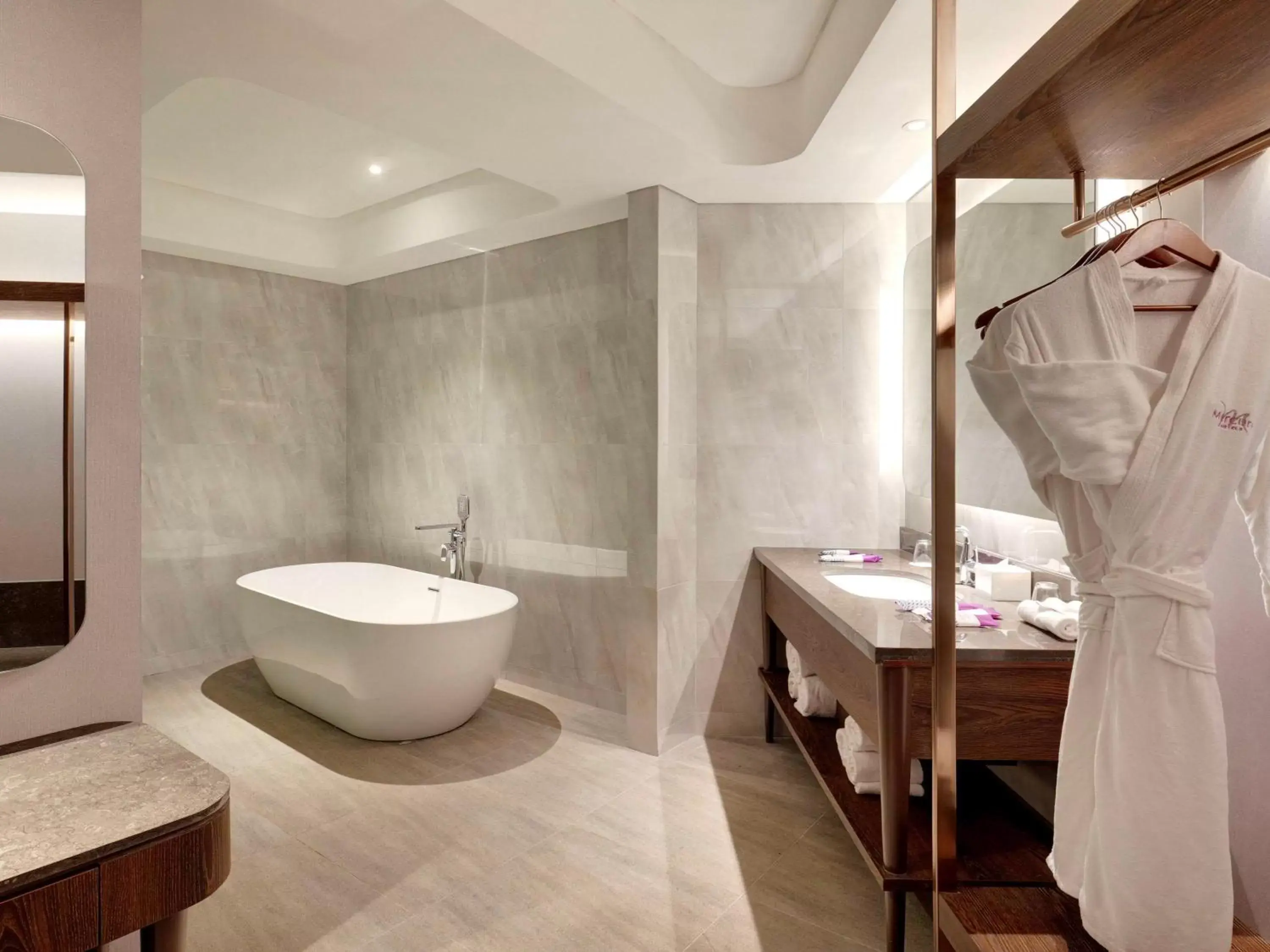 Bathroom in Mercure Jakarta Gatot Subroto