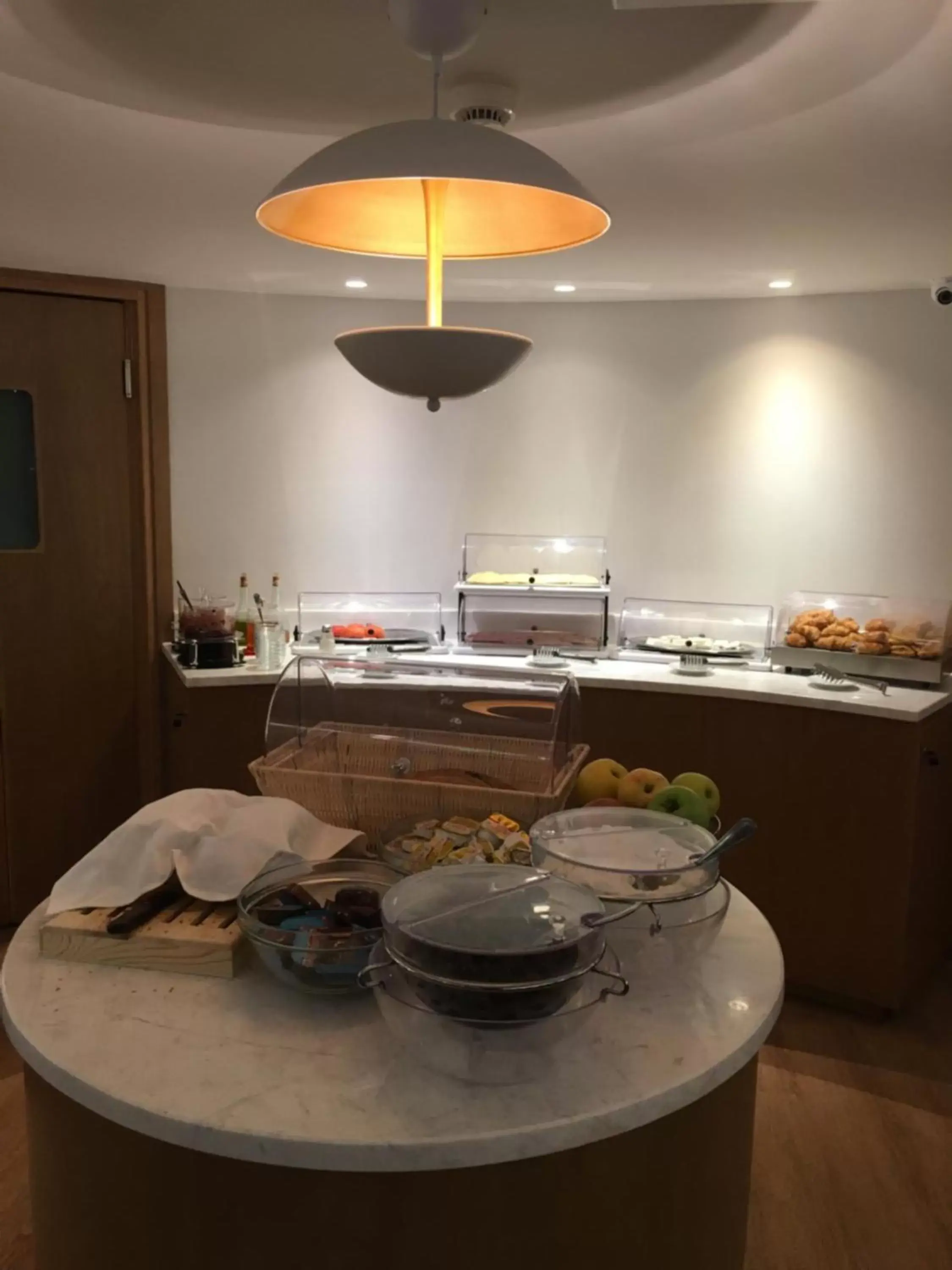 Restaurant/places to eat, Kitchen/Kitchenette in Mandrino Hotel