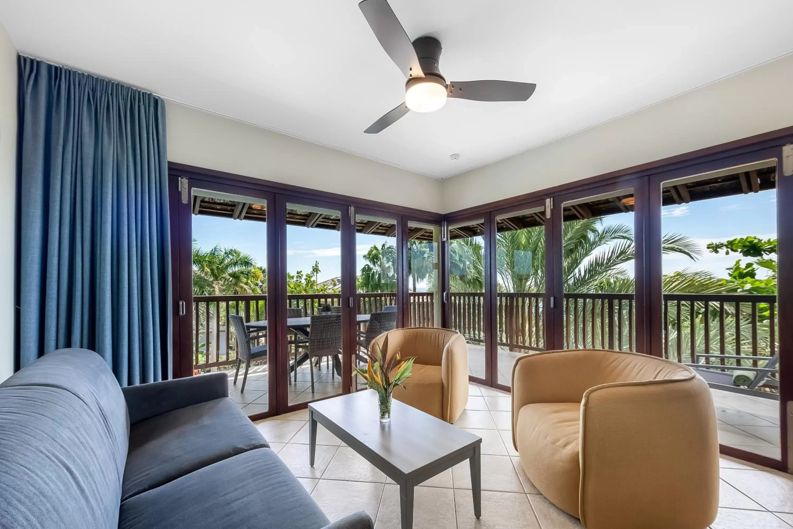 Living room, Seating Area in LionsDive Beach Resort