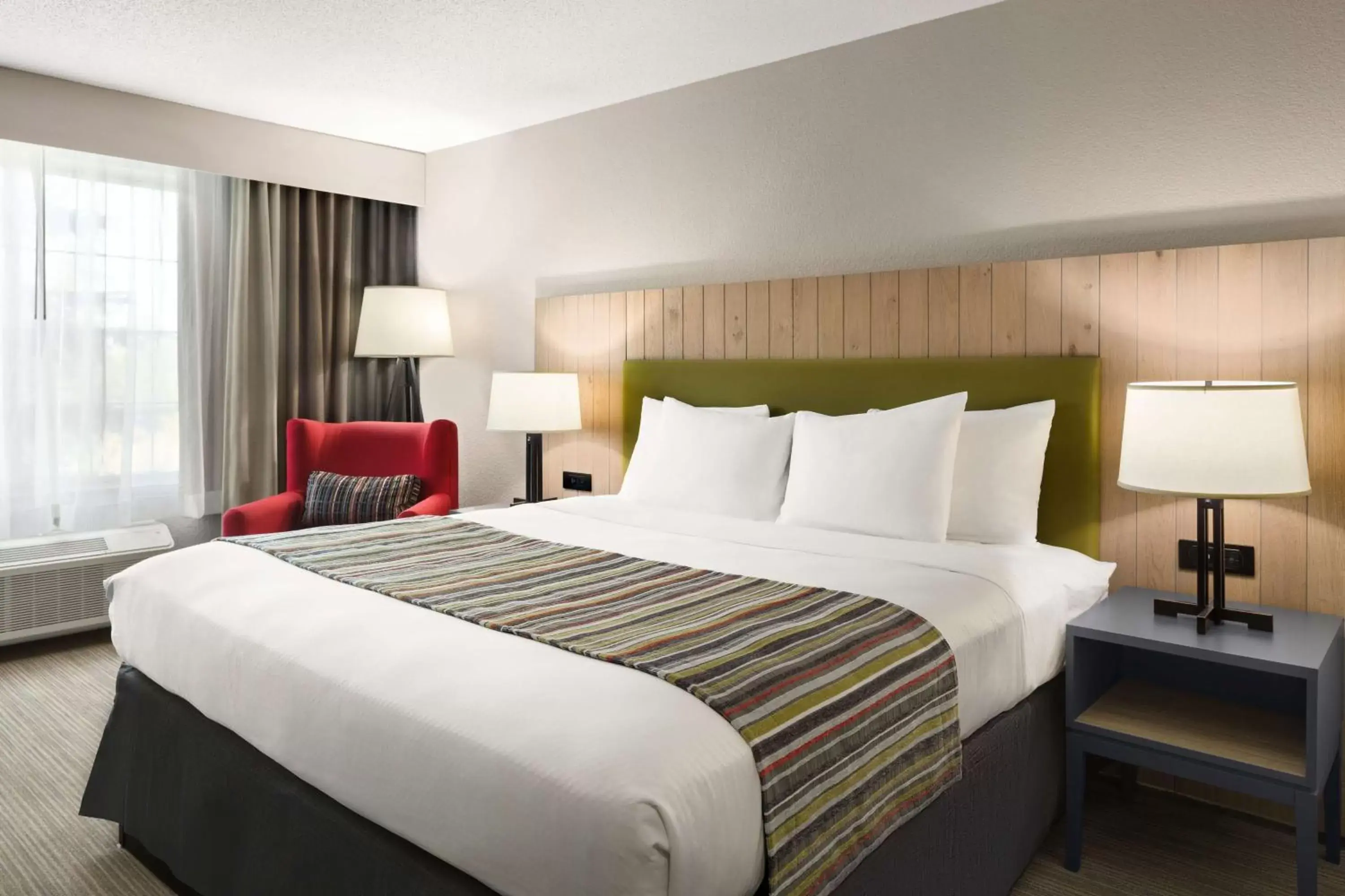 Photo of the whole room, Bed in Country Inn & Suites by Radisson, Novi, MI