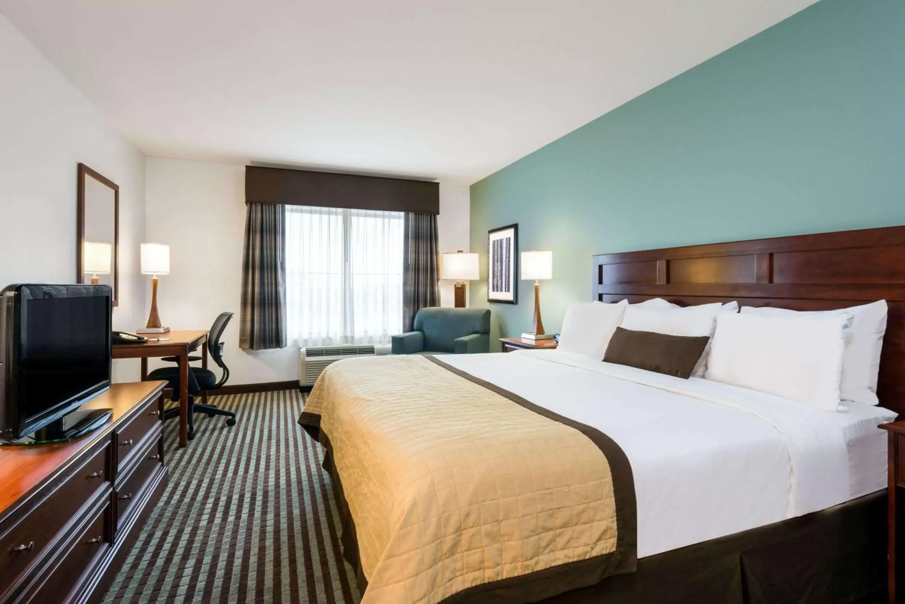 Photo of the whole room in Baymont by Wyndham Denver International Airport