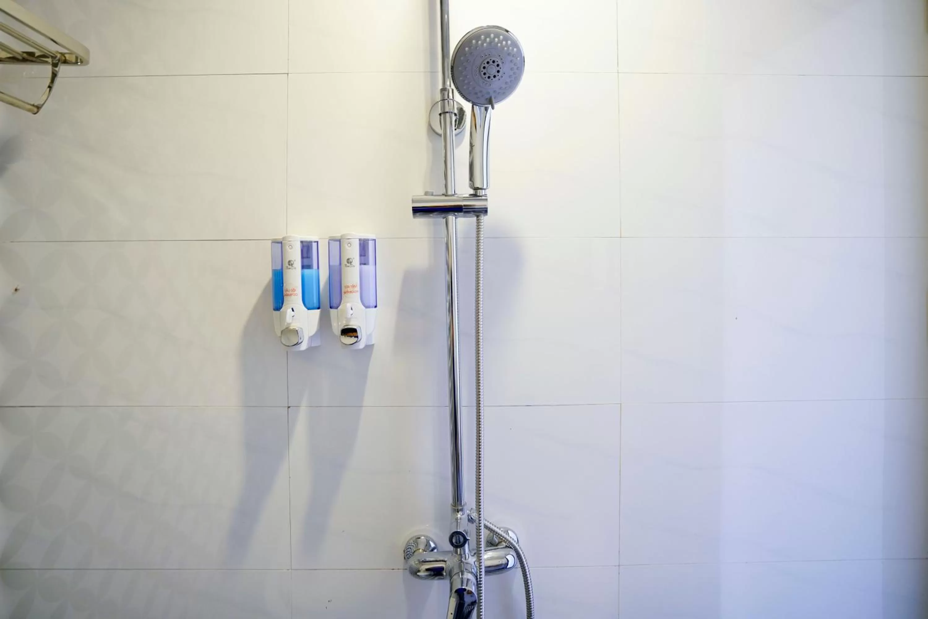 Shower in Halong bay Almorhome