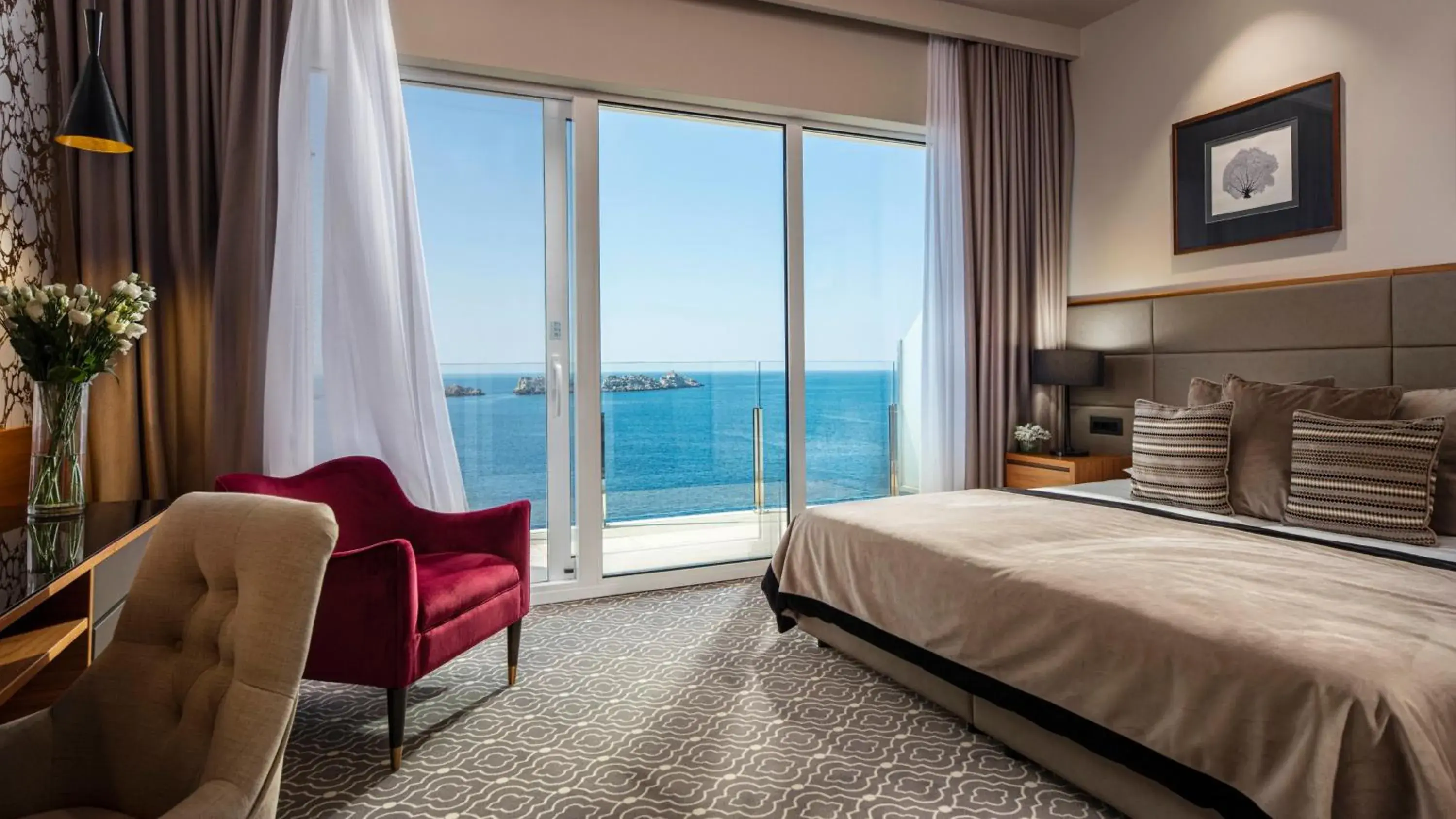 Bedroom, Sea View in Royal Neptun Hotel