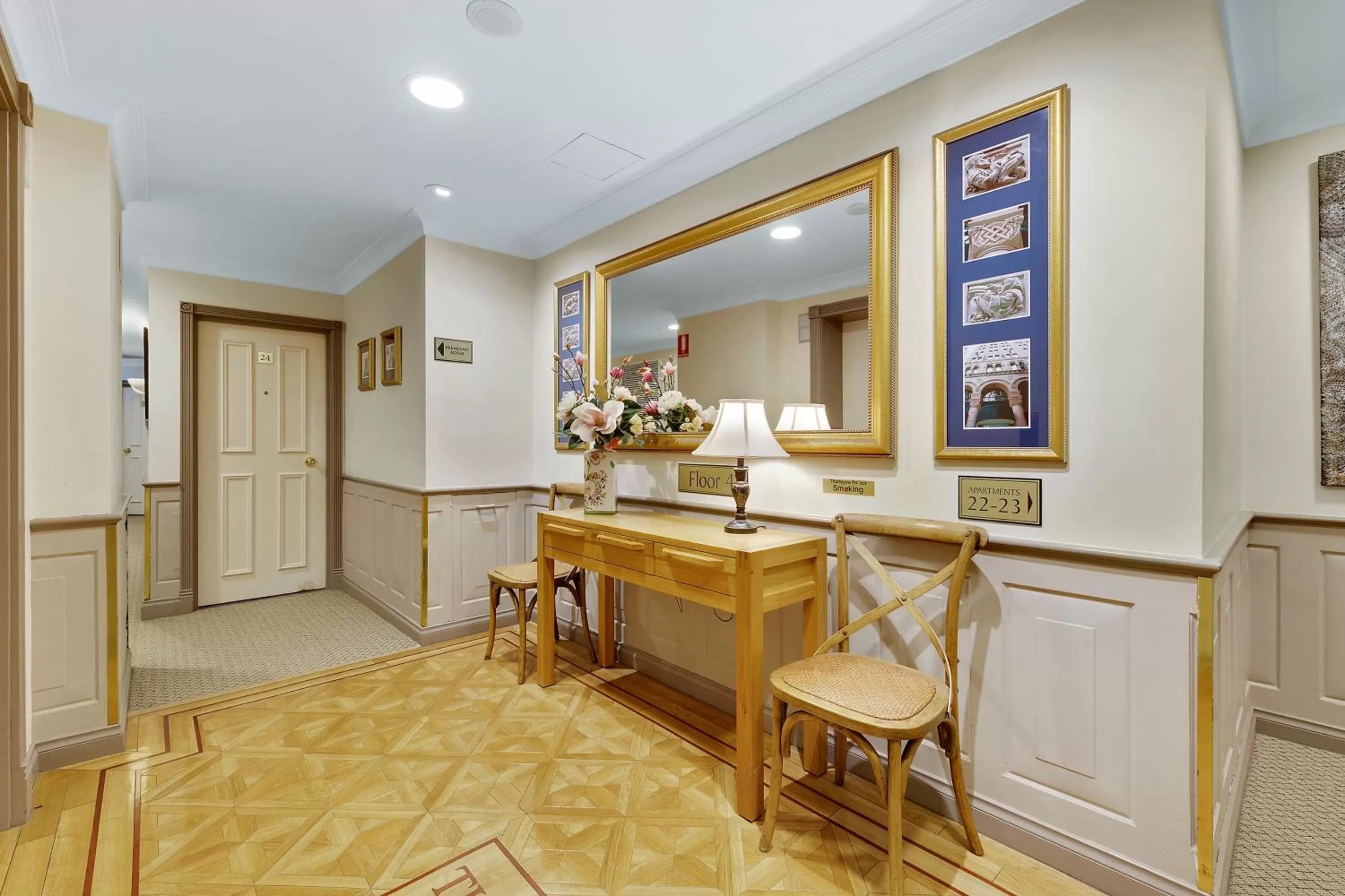 Decorative detail in Manor Apartment Hotel