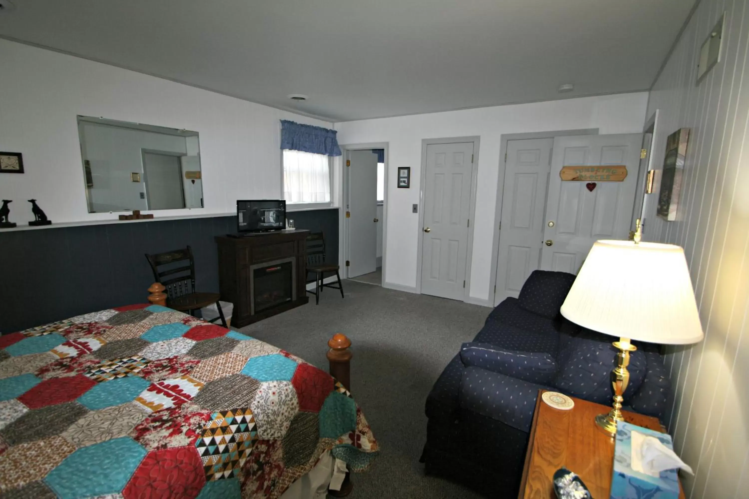 Photo of the whole room, Seating Area in Carriage Corner Bed & Breakfast