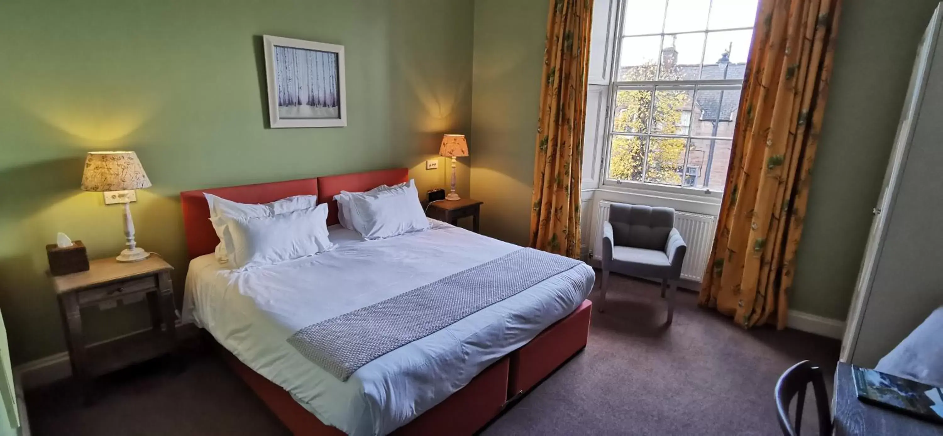 Bedroom, Bed in Buccleuch and Queensberry Arms Hotel