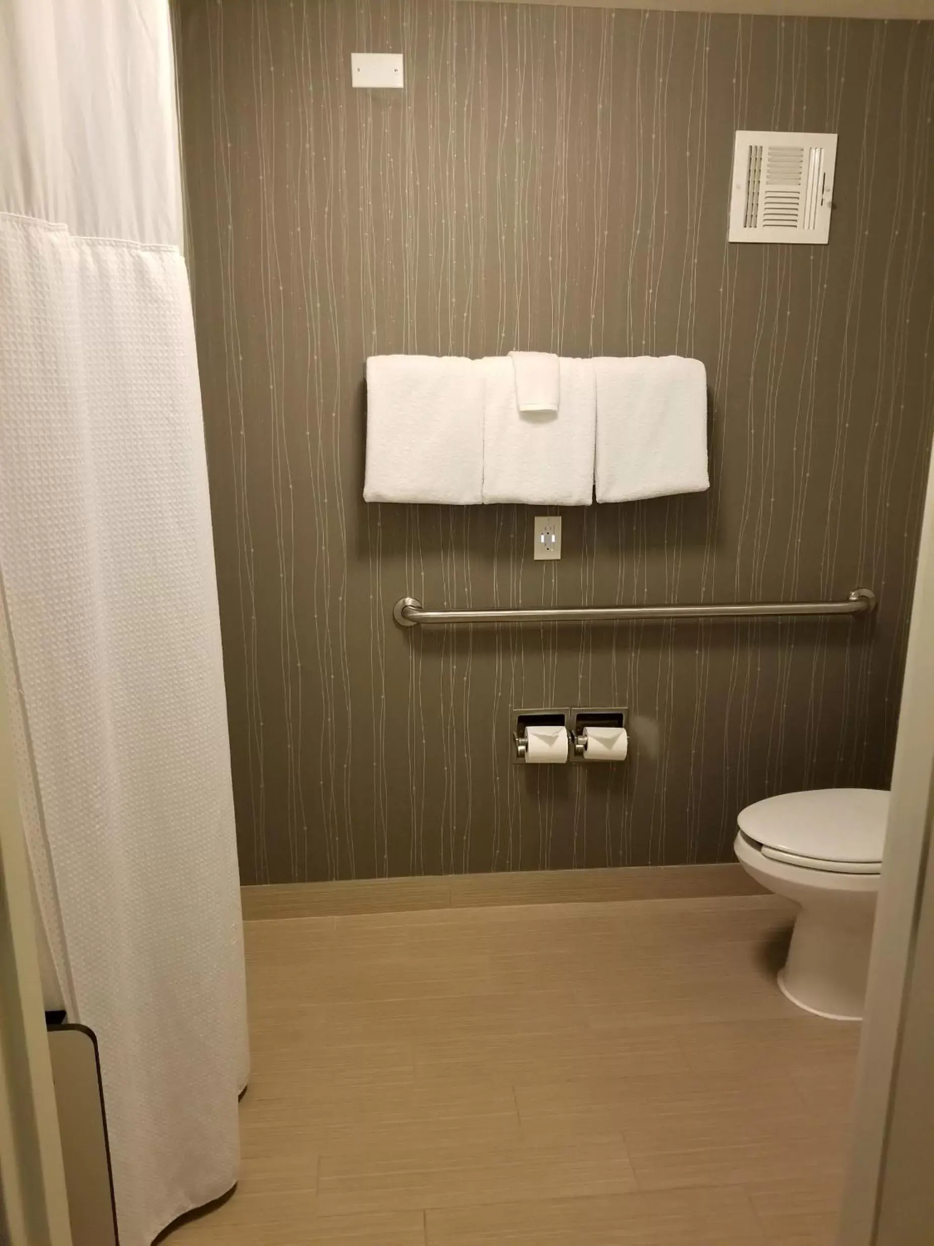 Bathroom in Courtyard by Marriott Livermore