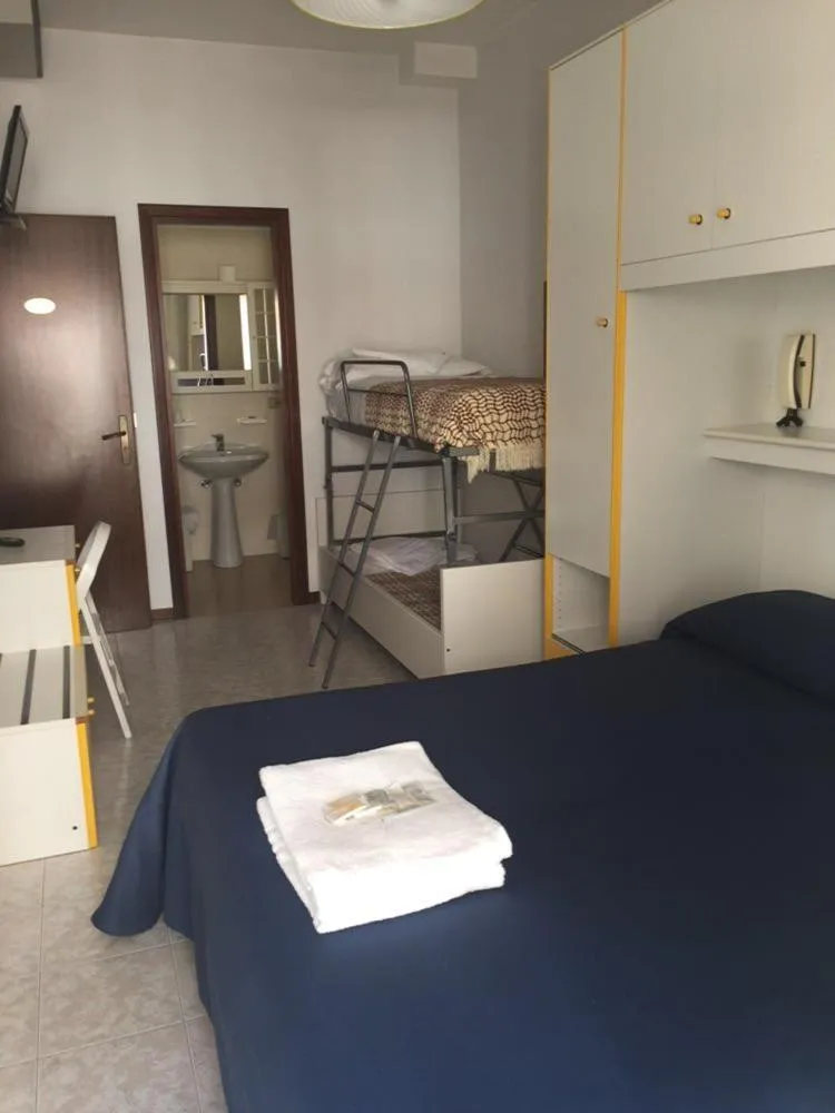 bunk bed, Bed in Hotel Malibran