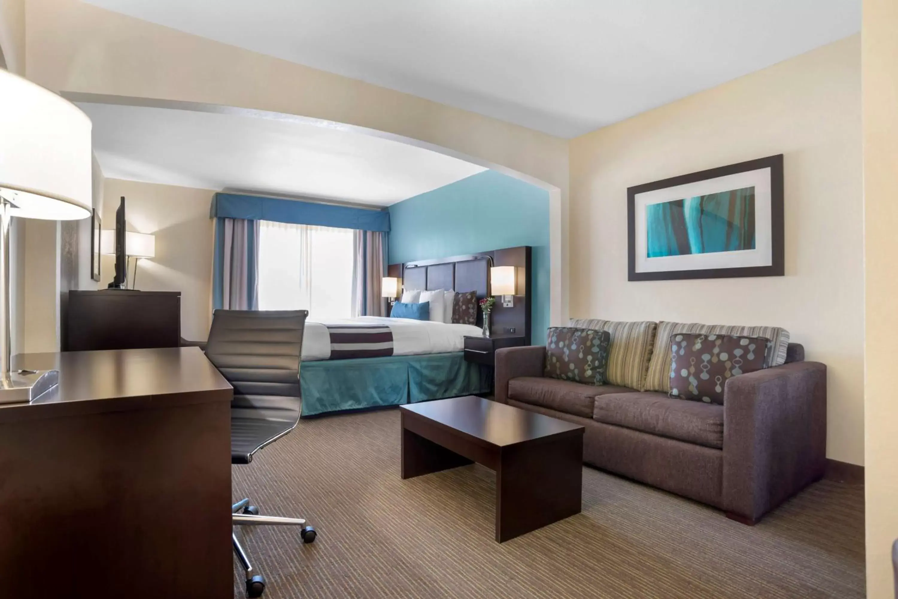 Bedroom, Seating Area in Best Western Plus Tallahassee North Hotel