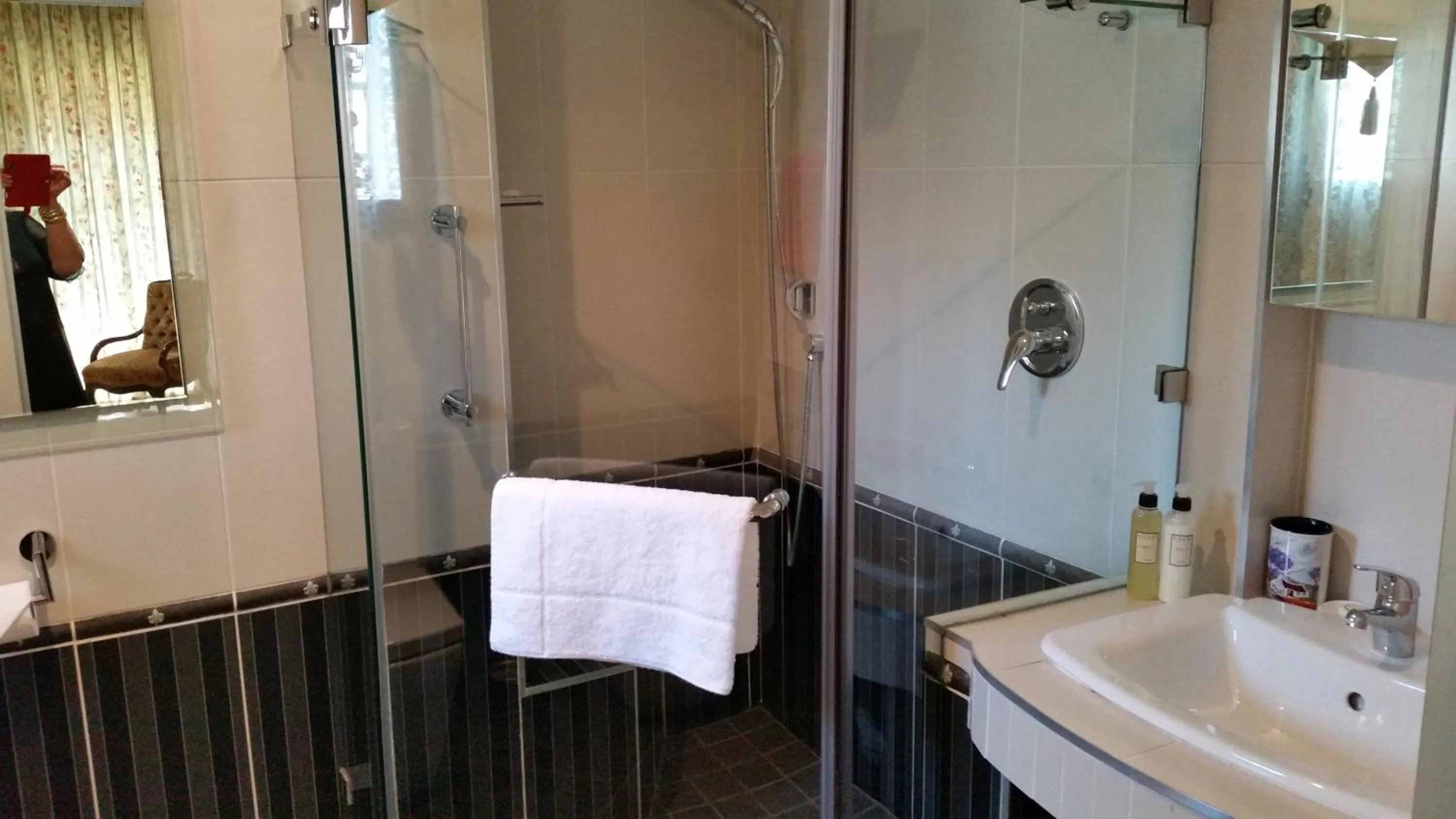 Bathroom in Royal Ridge Guesthouse