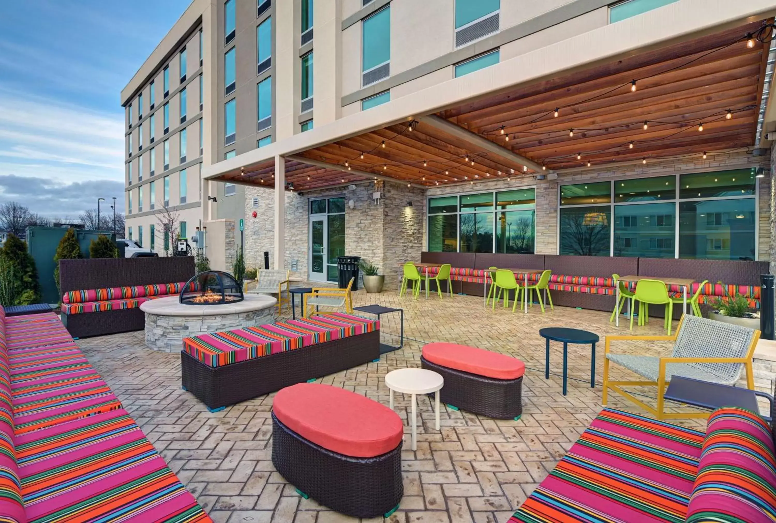 Property building, Restaurant/Places to Eat in Home2 Suites By Hilton Memphis Wolfchase Galleria
