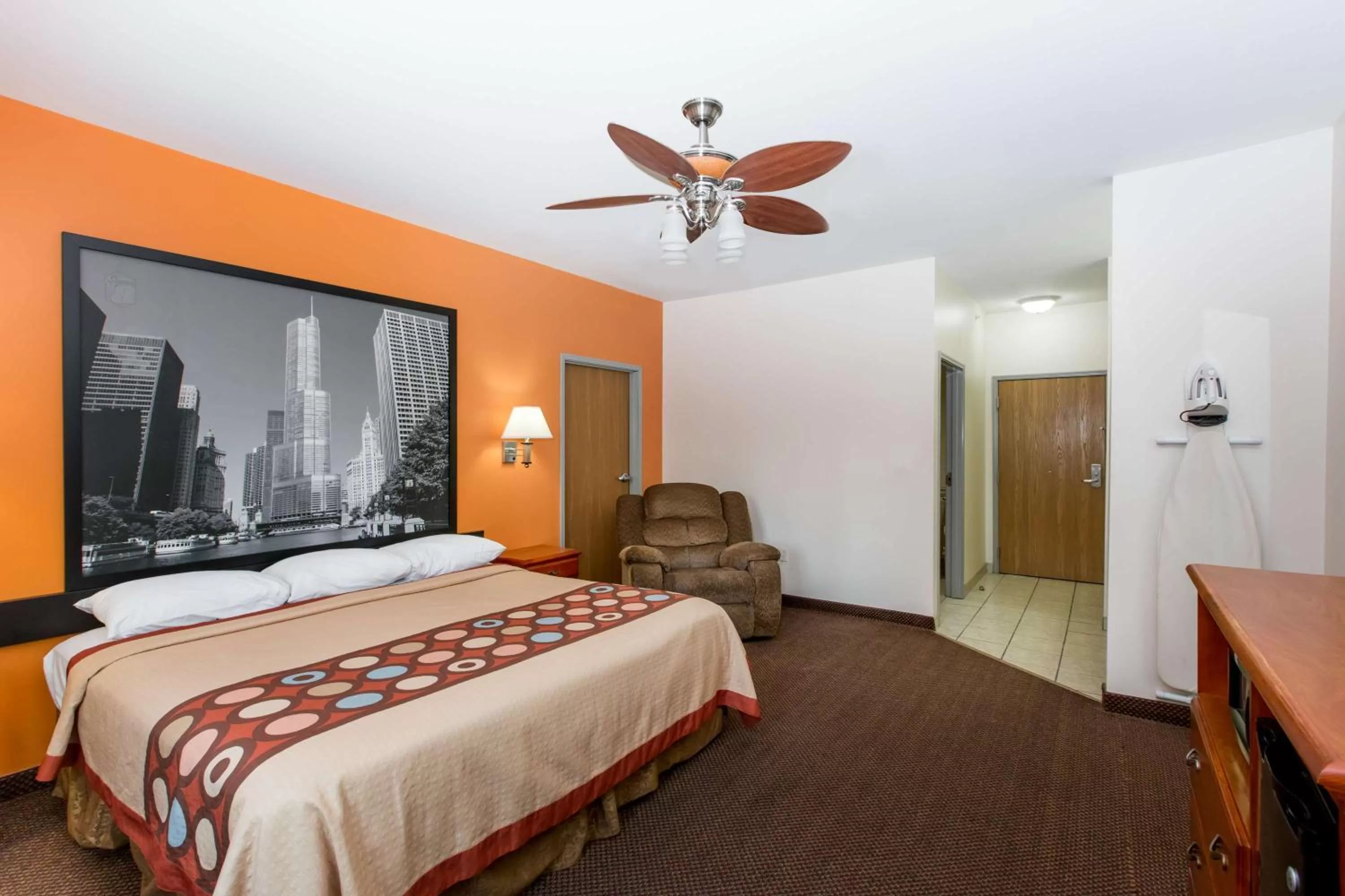 King Room - Disability Access/Non-Smoking in Super 8 by Wyndham Salina