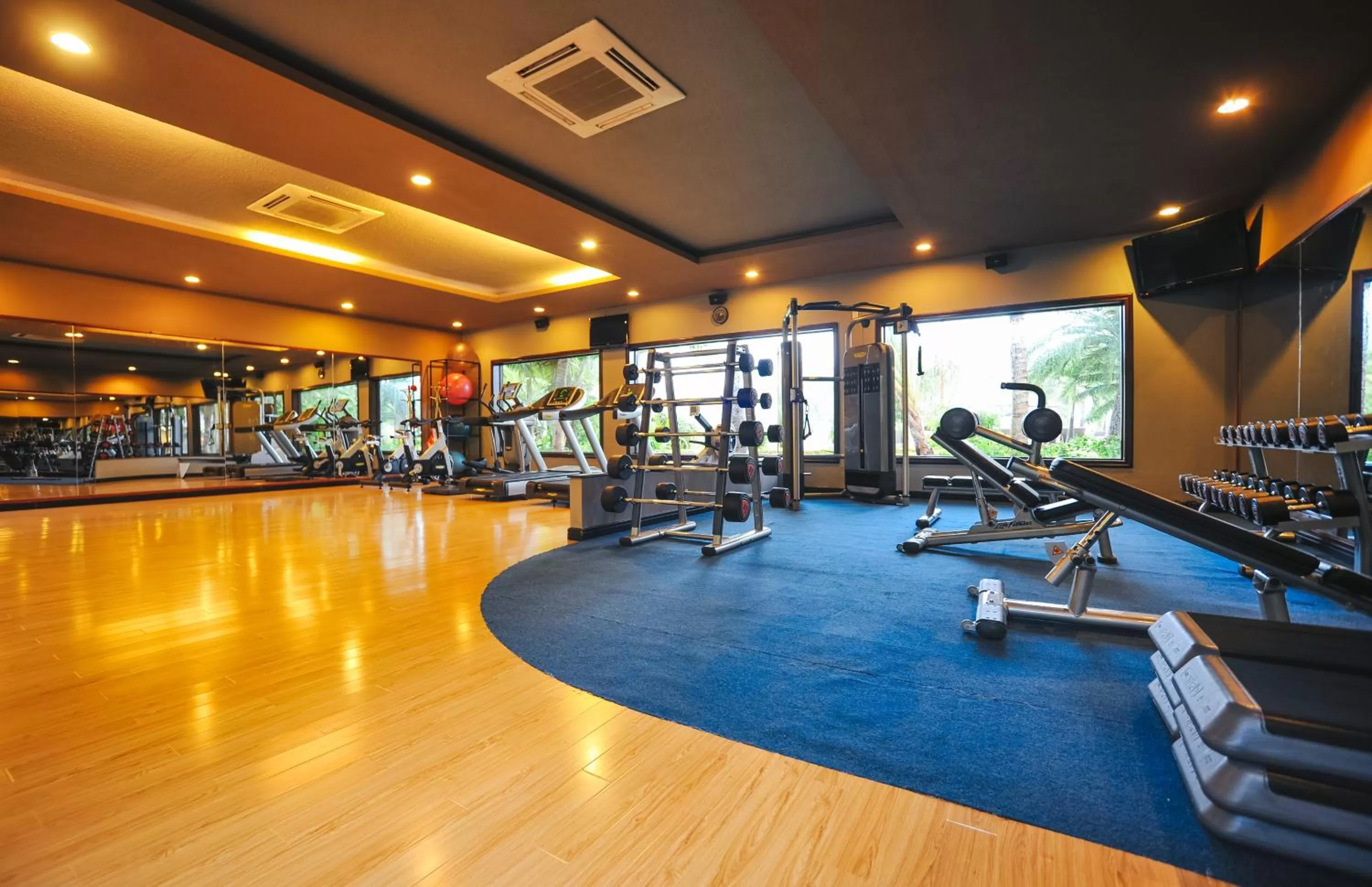Fitness centre/facilities in Diamond Bay Resort & Spa