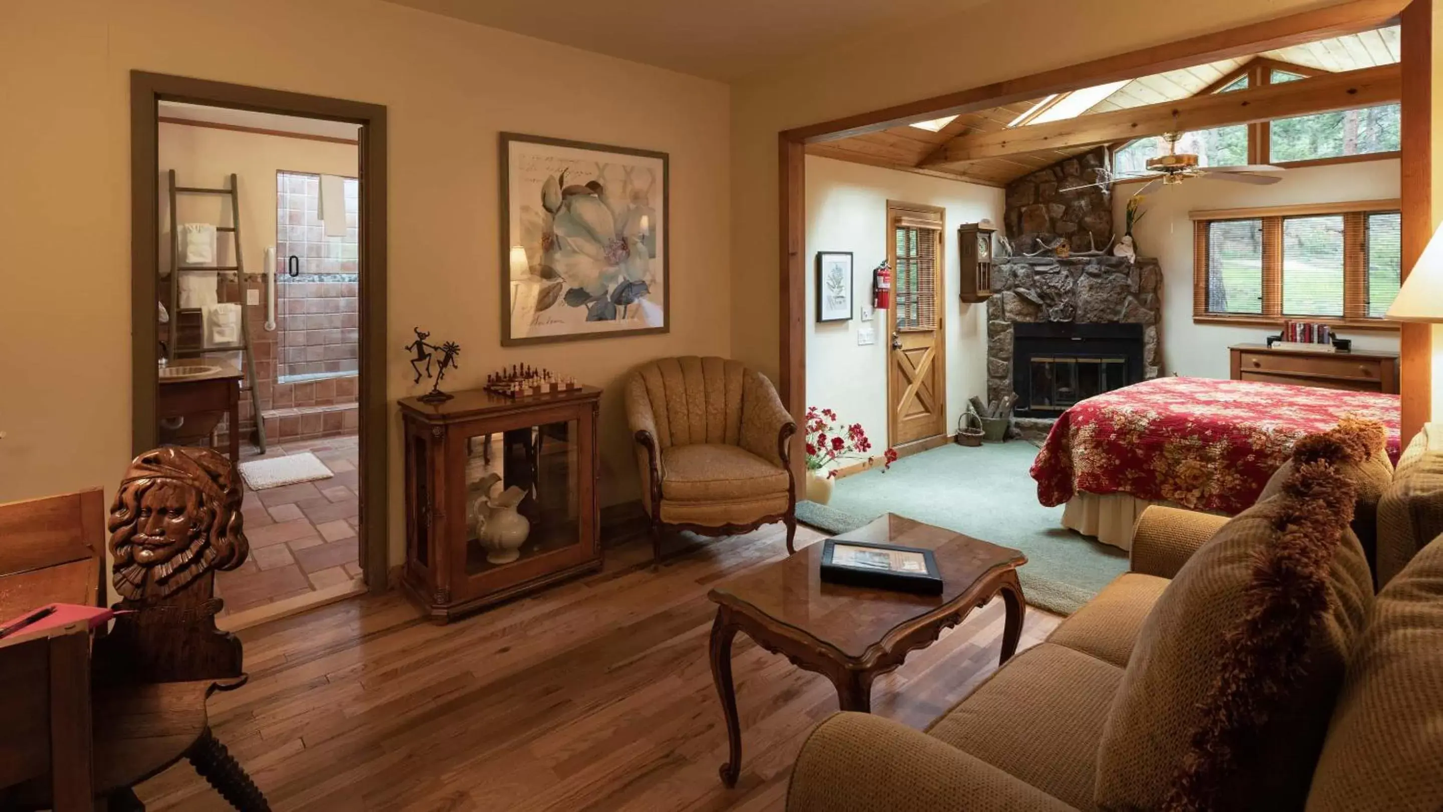 Seating Area in Romantic RiverSong Inn