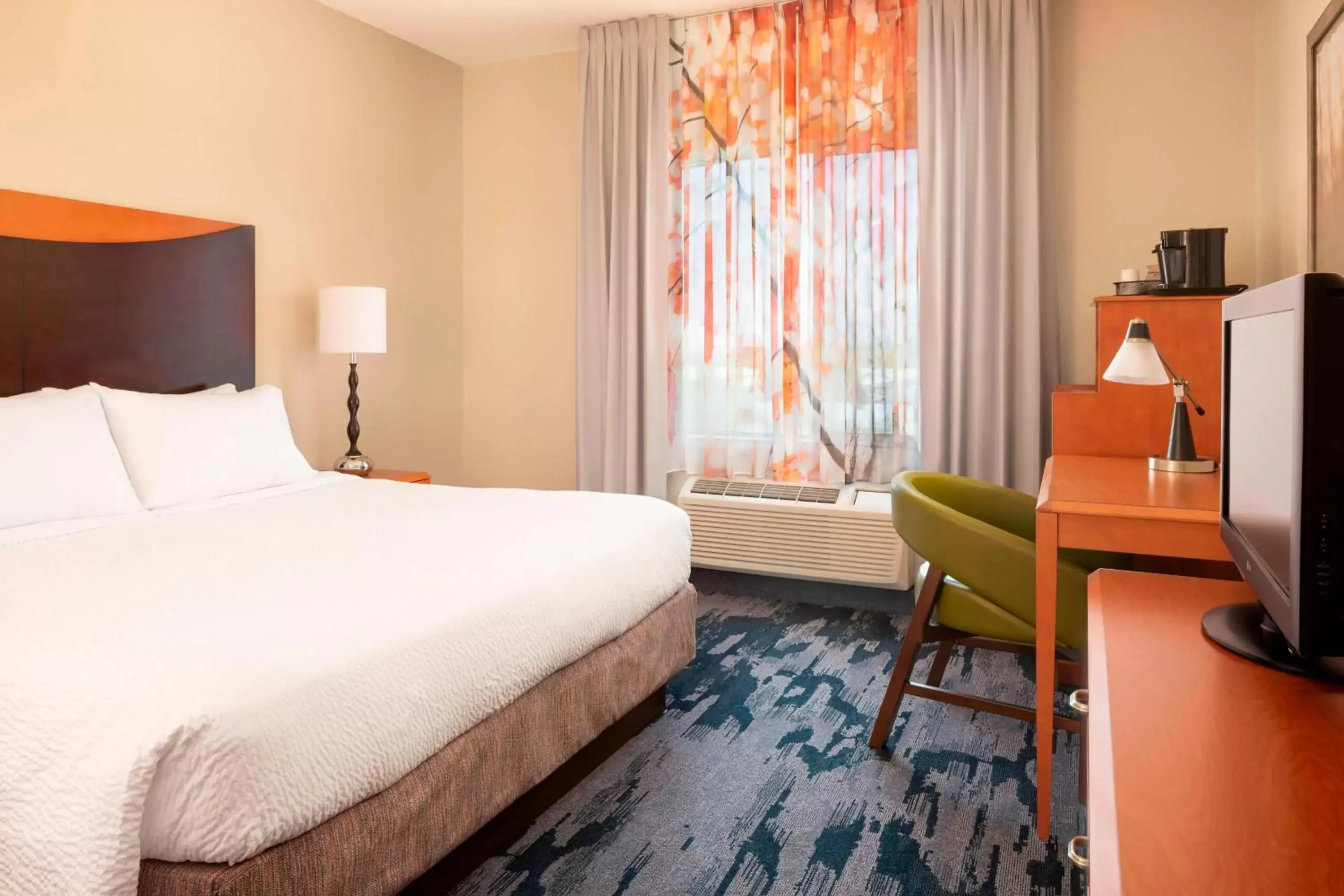 Photo of the whole room, Bed in Fairfield Inn & Suites by Marriott Selma Kingsburg