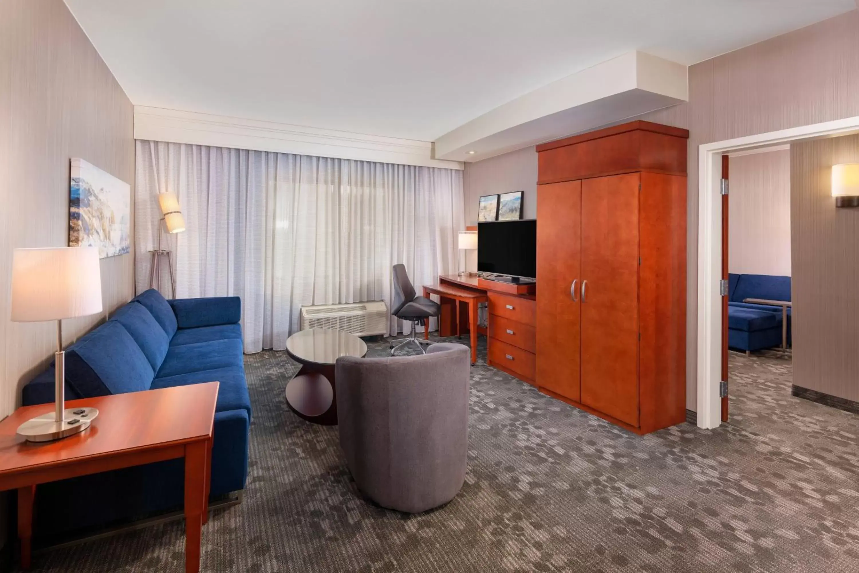 Living room, Seating Area in Courtyard by Marriott Santa Ana Orange County