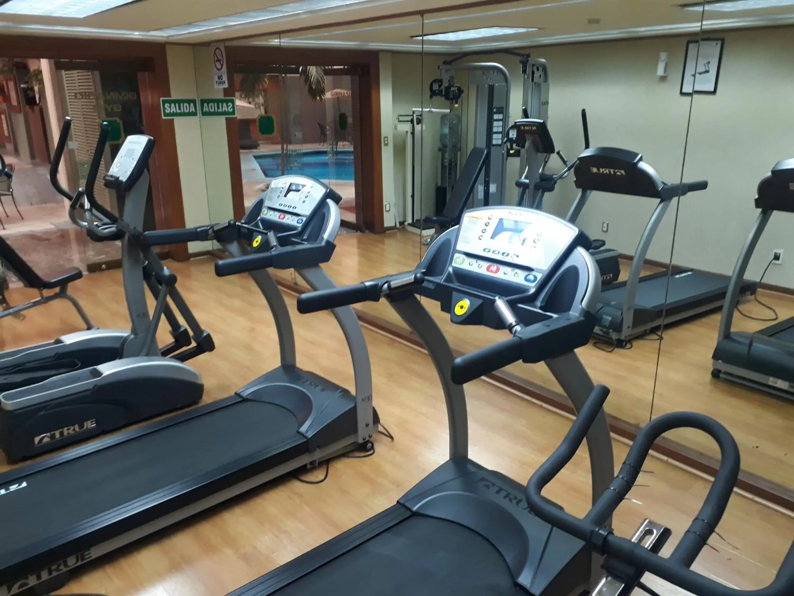 Fitness centre/facilities, Fitness Center/Facilities in Country Plaza