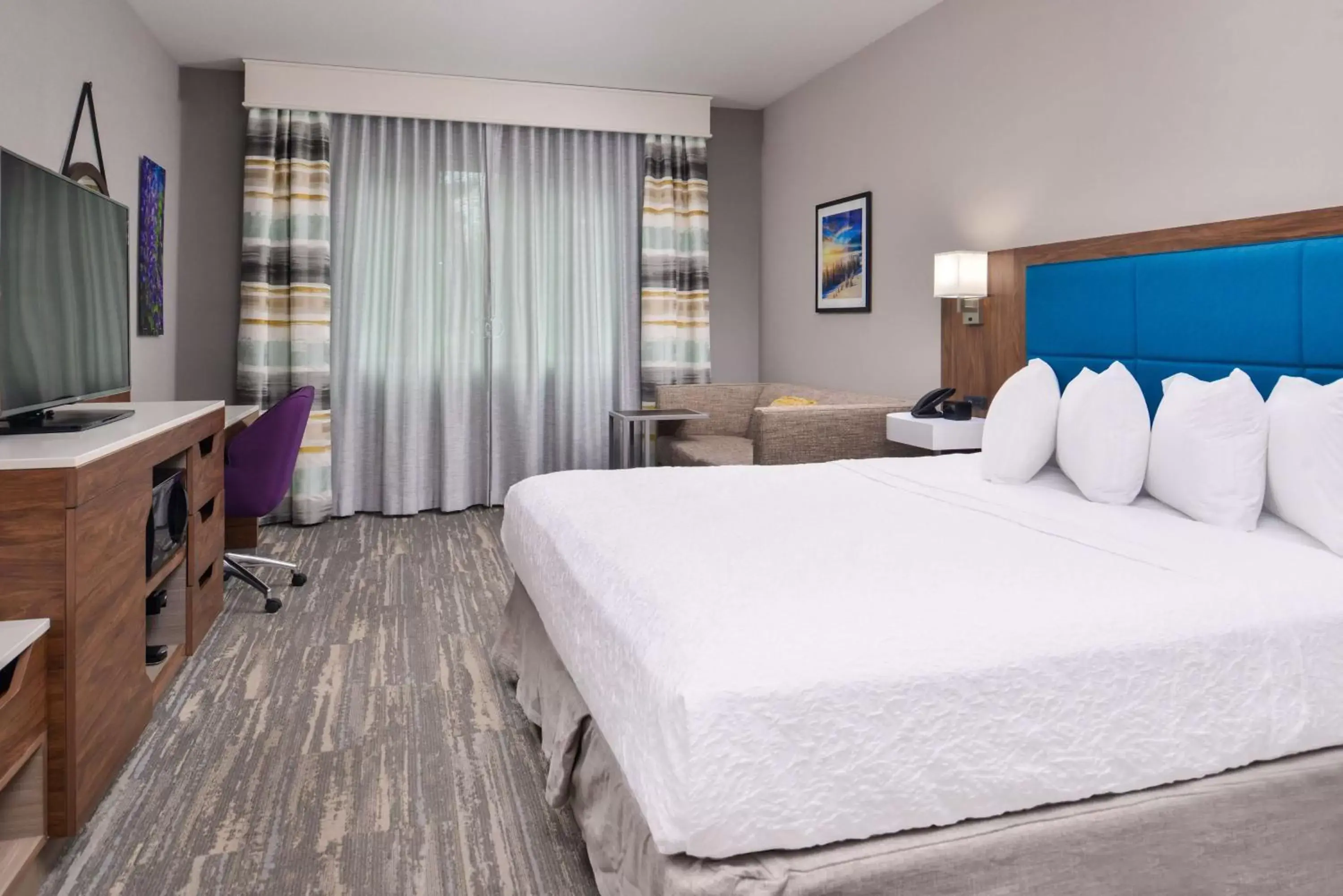 Bedroom, Bed in Hampton Inn & Suites Boise/Spectrum