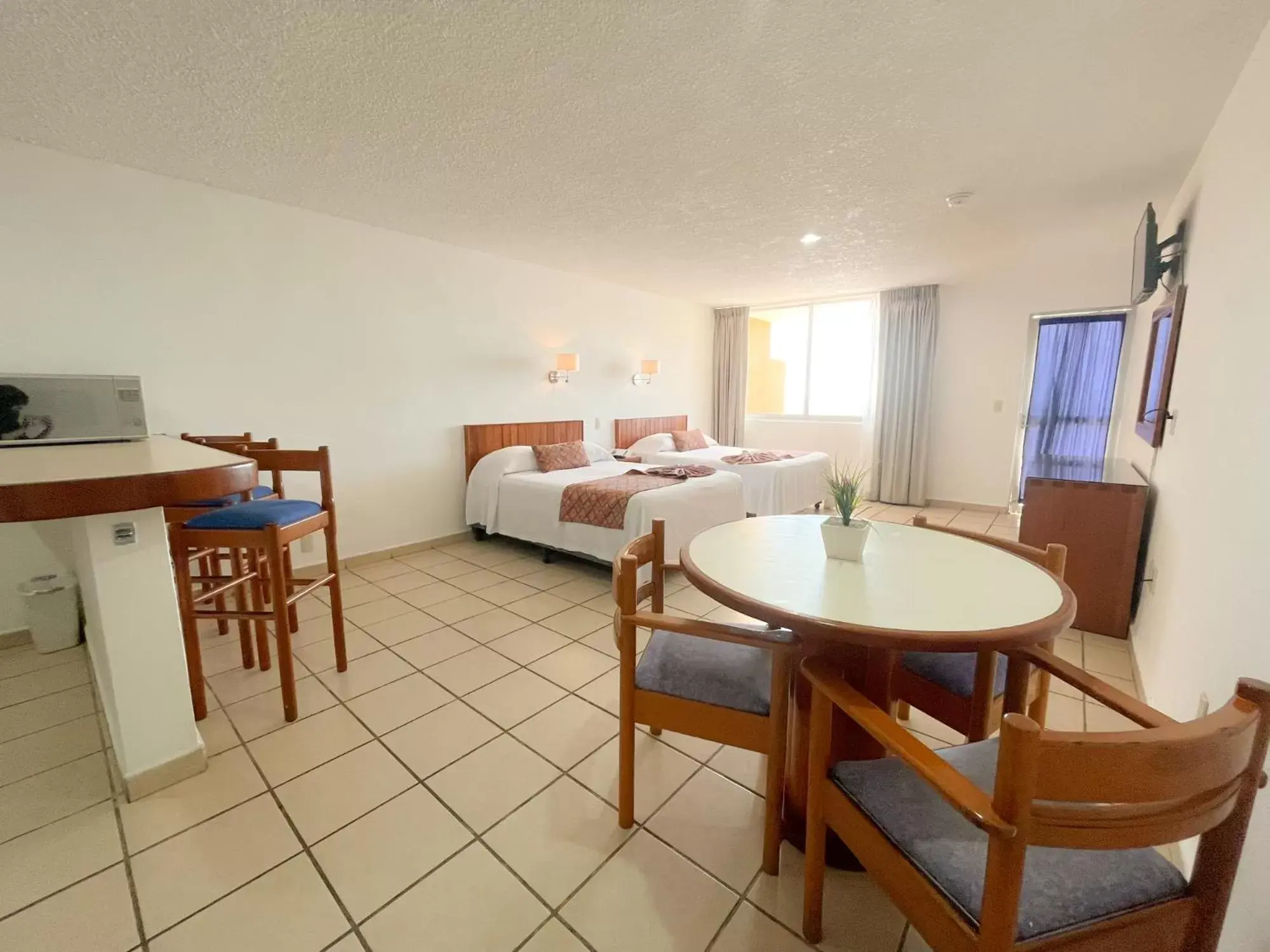 Bedroom, Dining Area in Costa de Oro Beach Hotel
