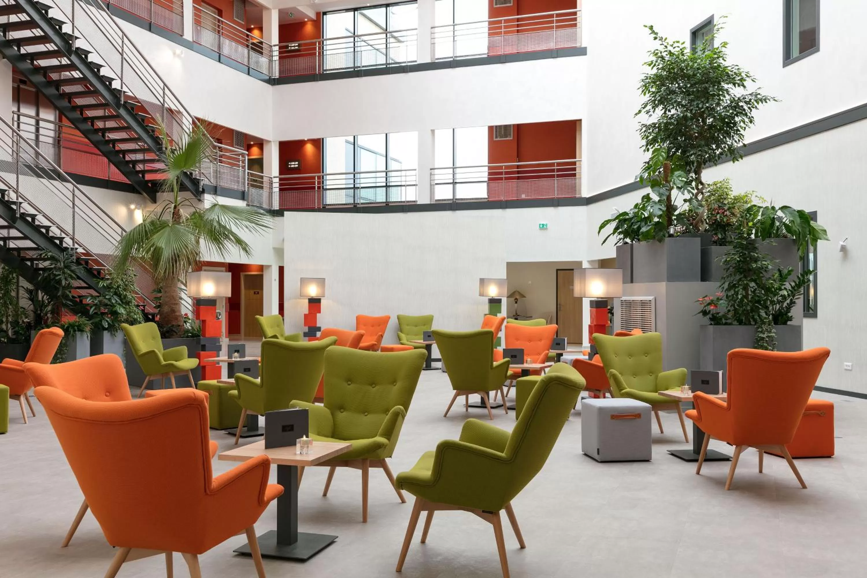 Lobby or reception in Best Western Plus Hôtel Escapade Senlis