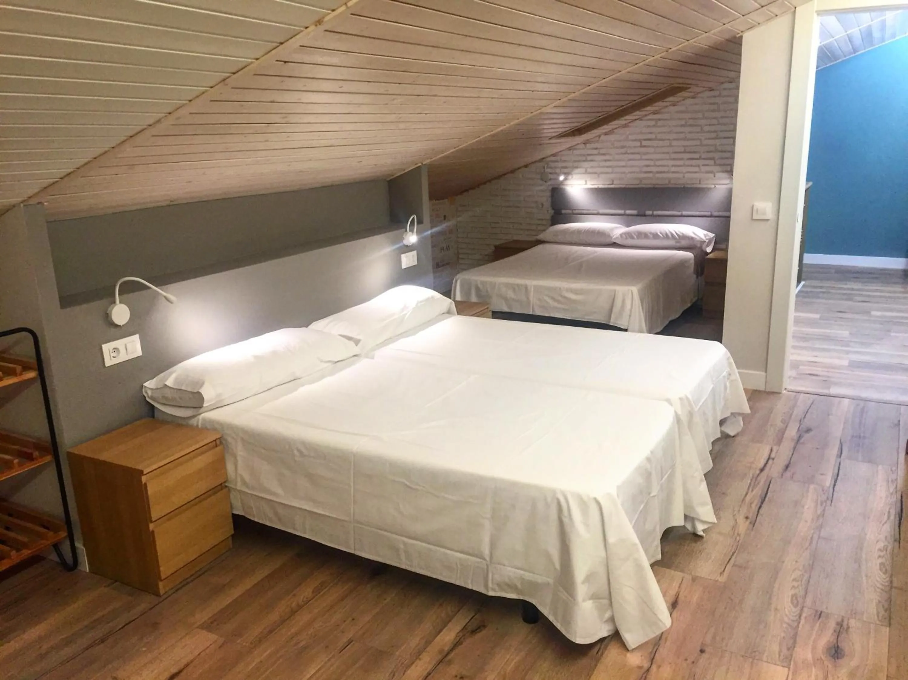 Photo of the whole room, Bed in Le Vintage