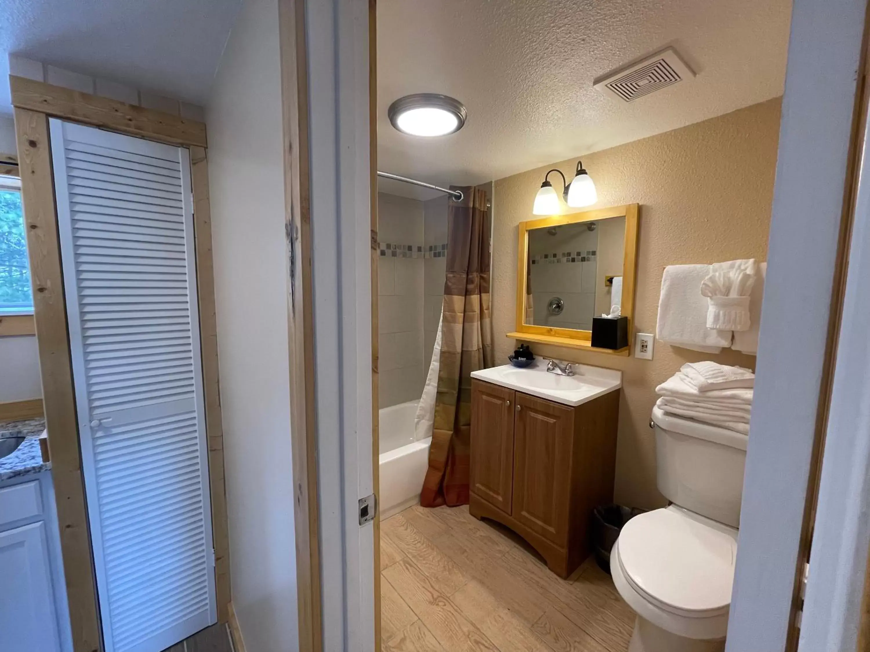 Bathroom in Estes Mountain Inn