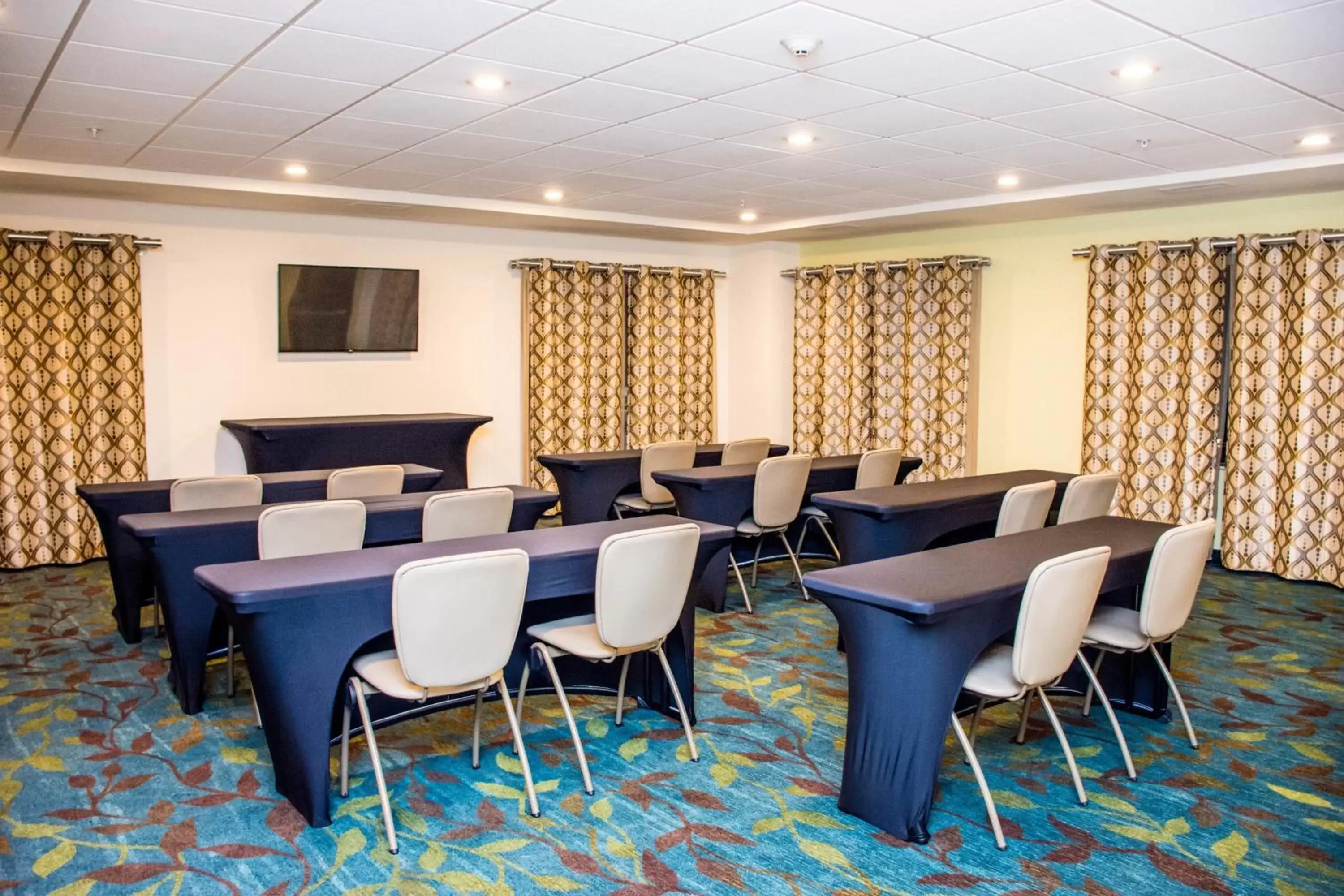 Meeting/conference room in Candlewood Suites Overland Park W 135th St, an IHG Hotel
