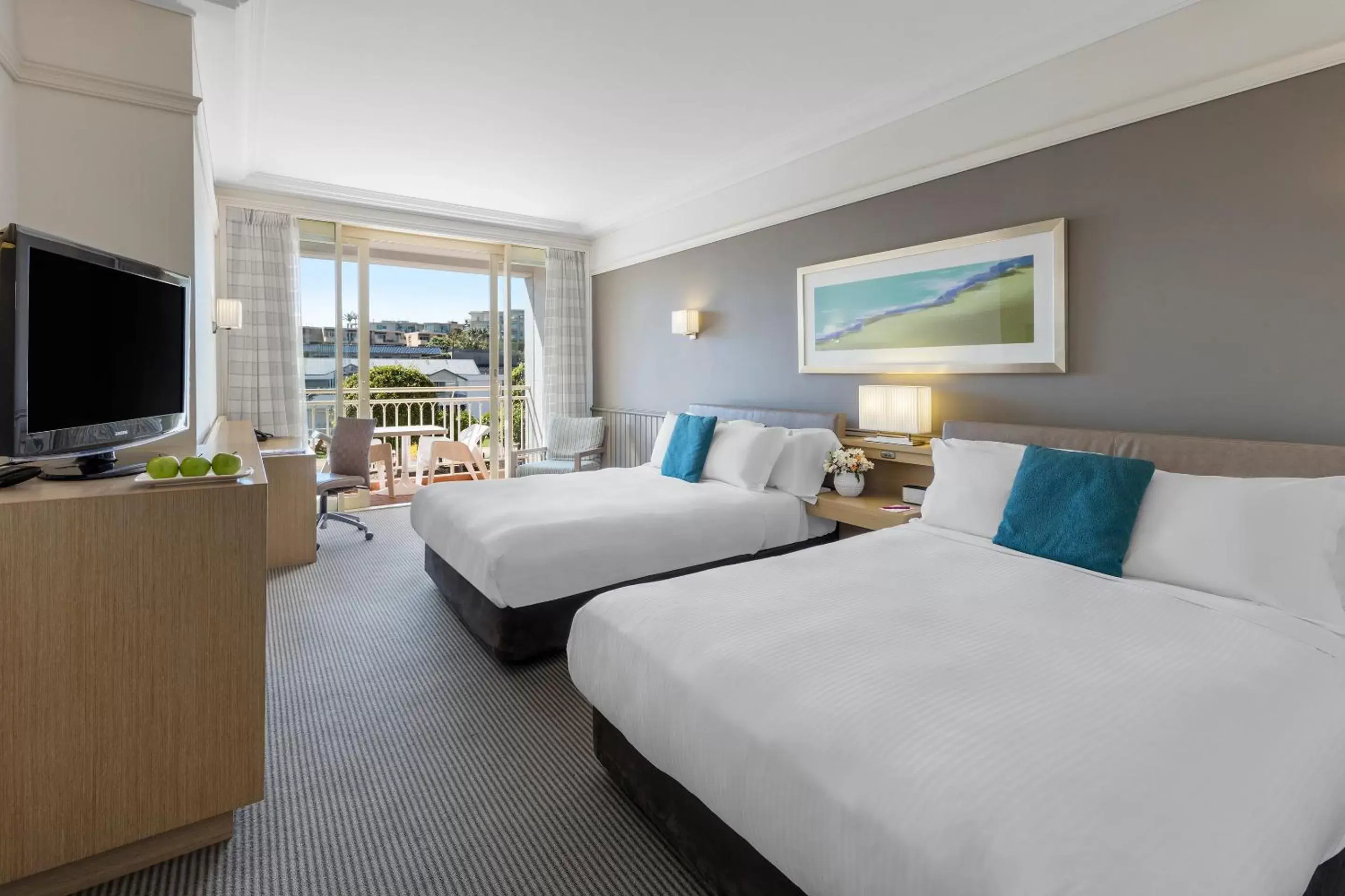 Photo of the whole room, Bed in Crowne Plaza Terrigal Pacific, an IHG Hotel