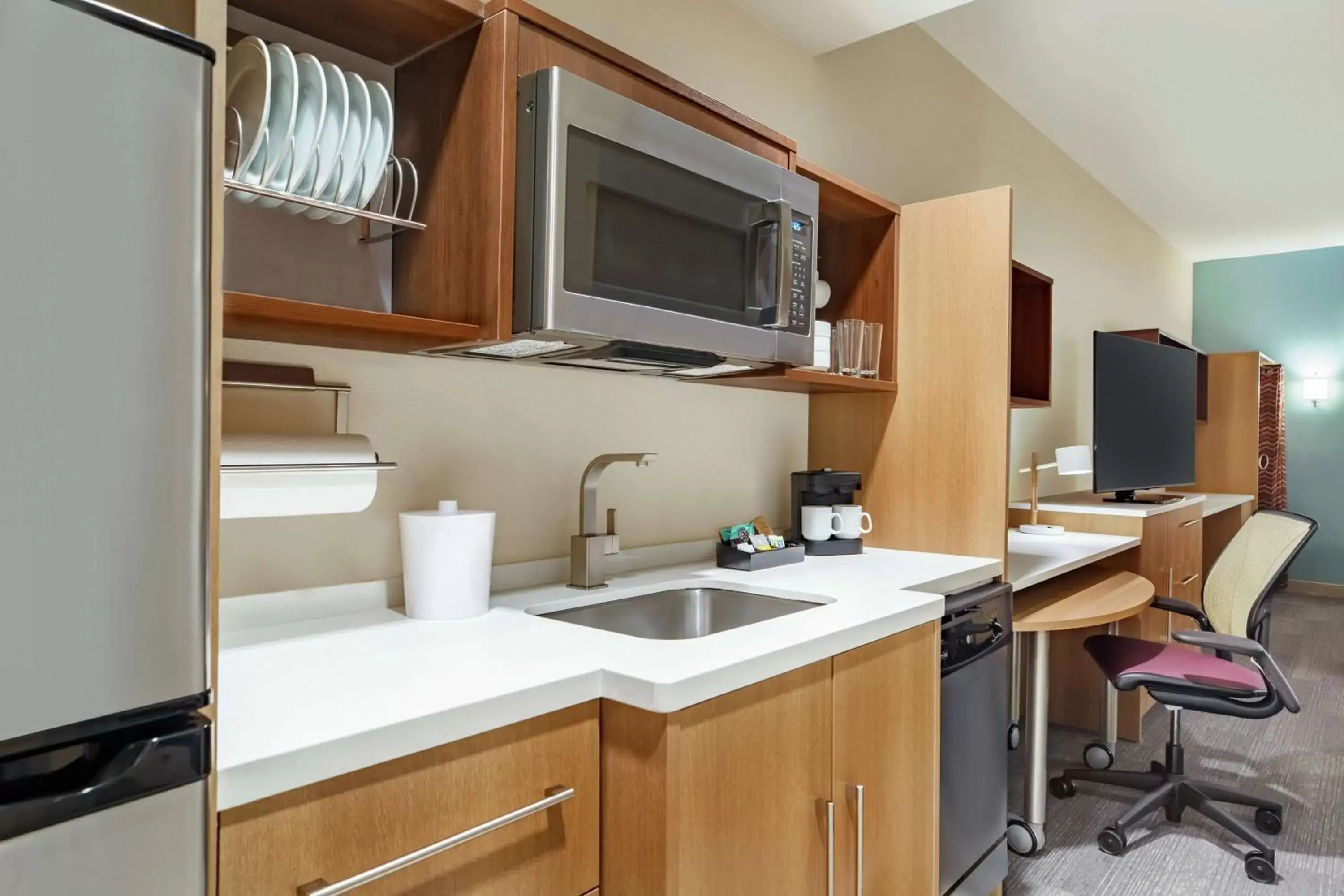 Bedroom, Kitchen/Kitchenette in Home2 Suites By Hilton Ogden