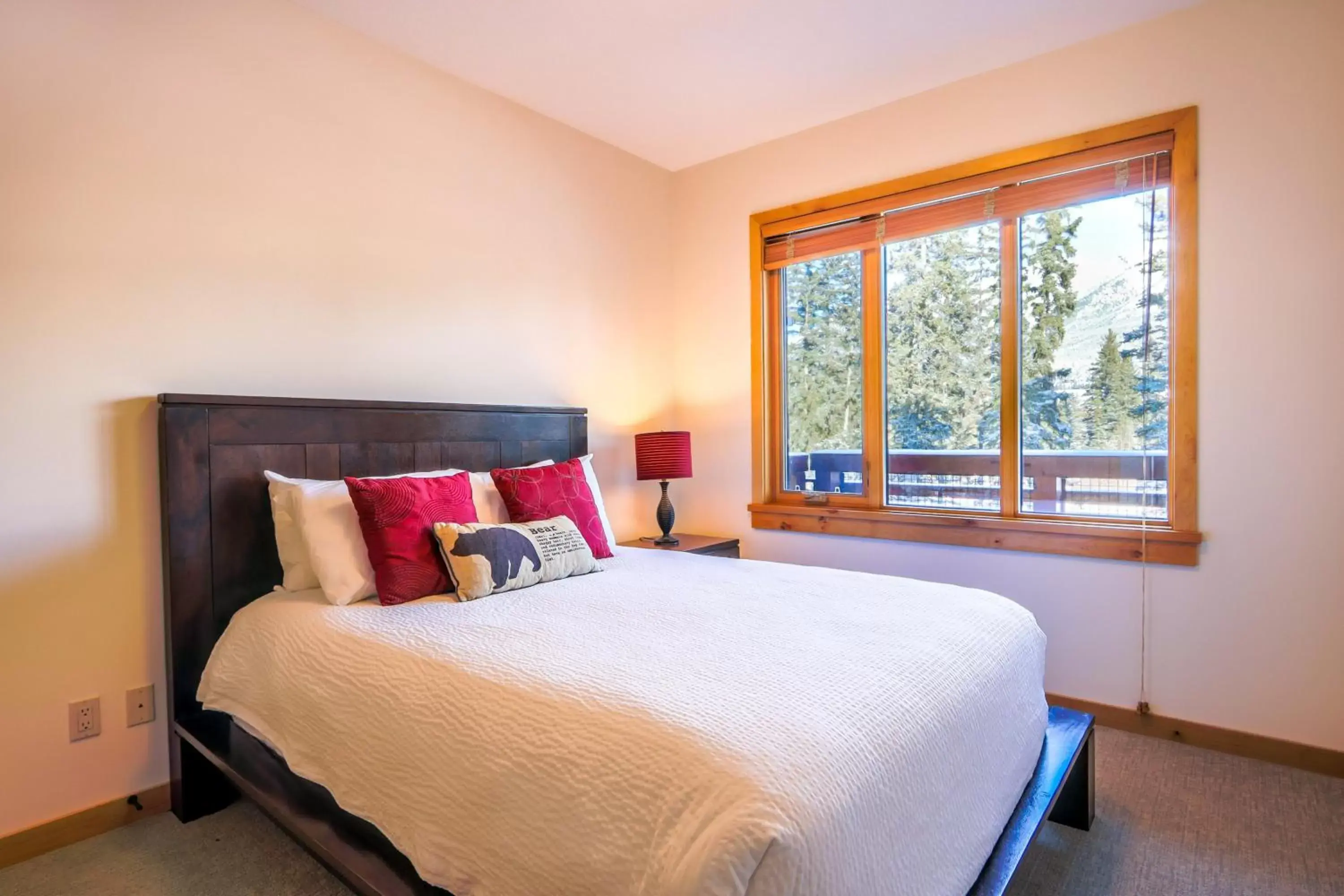 Bedroom, Bed in Tamarack Lodge by Spring Creek Vacations