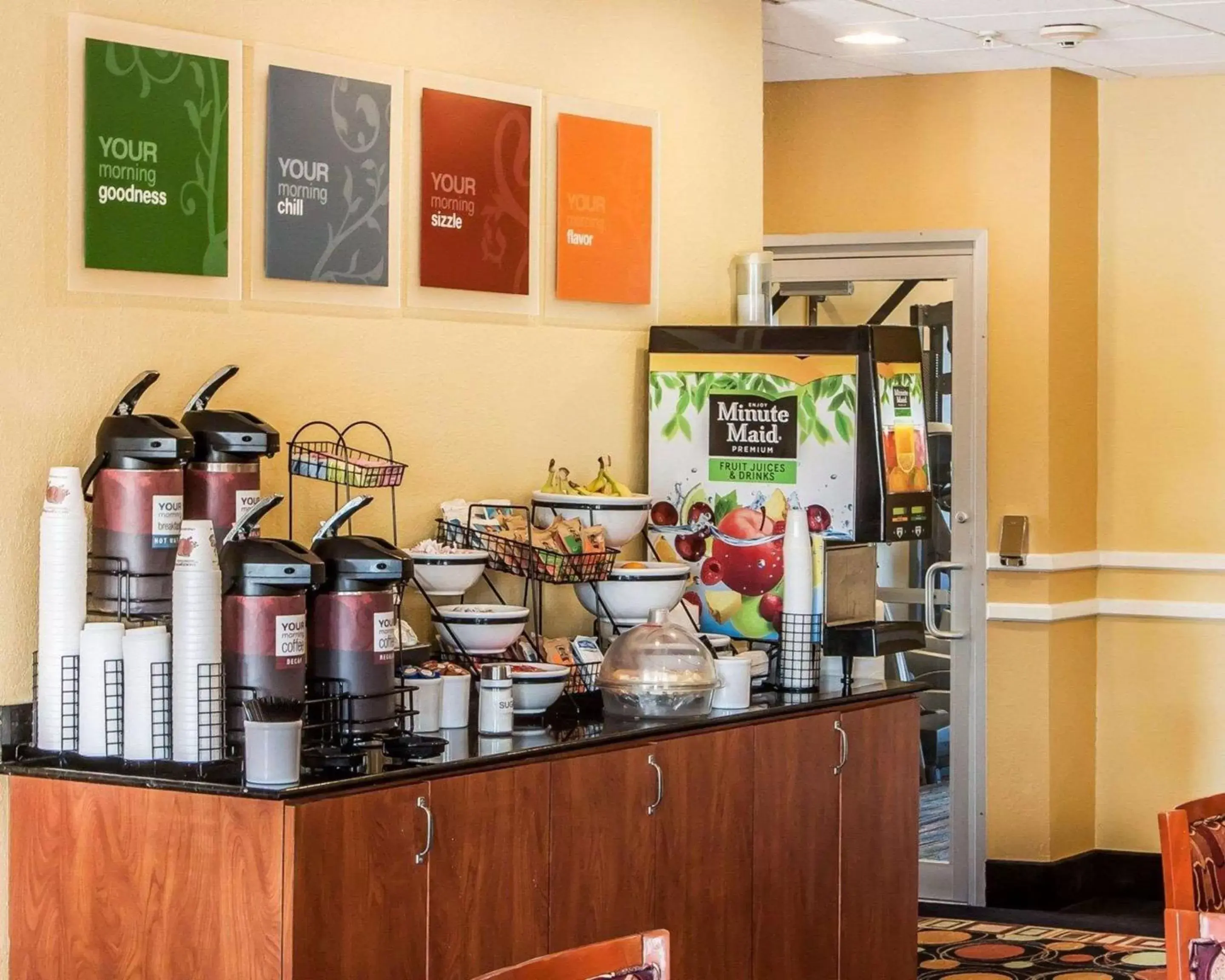 Restaurant/places to eat in Comfort Inn & Suites