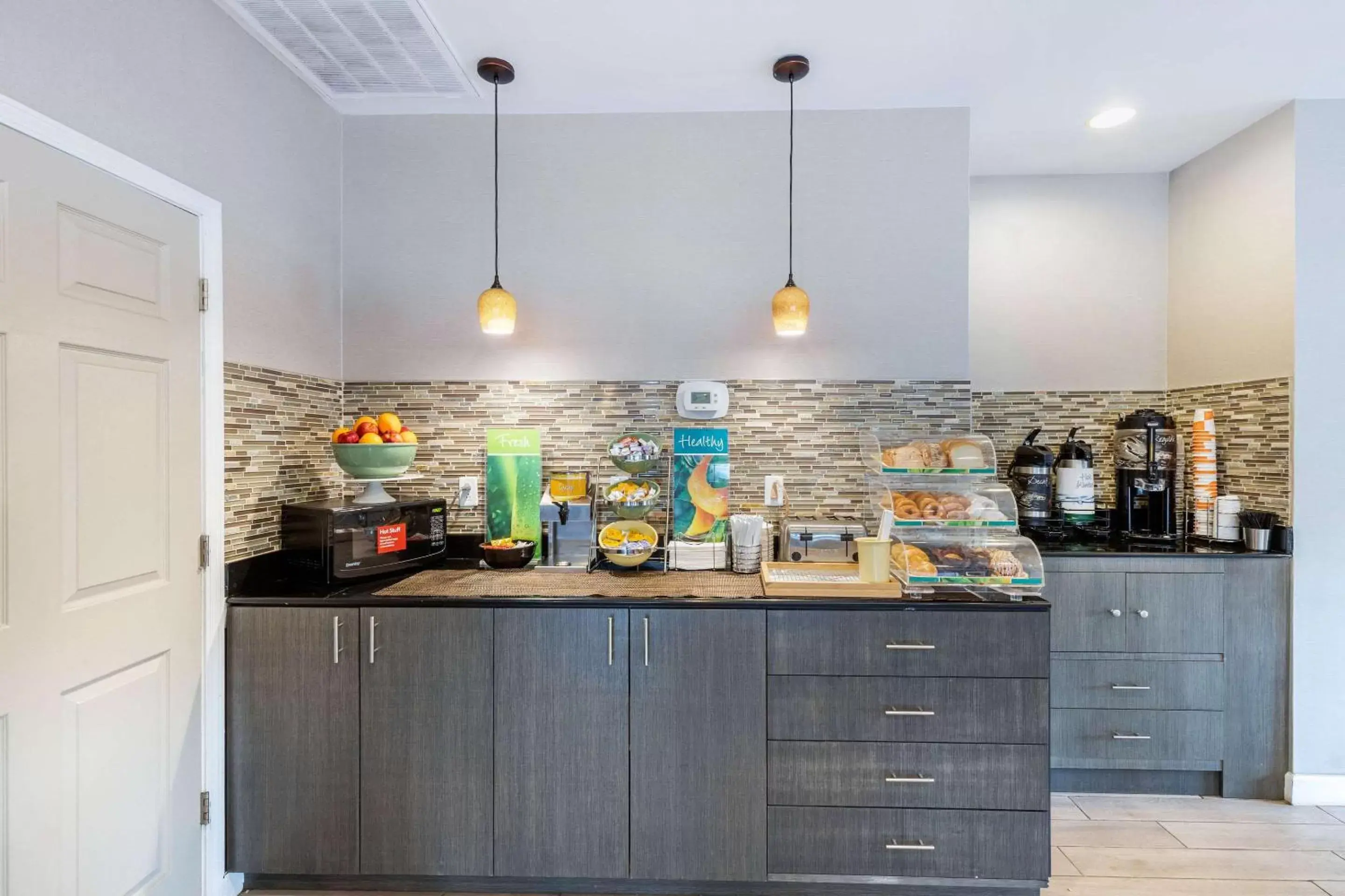 Restaurant/places to eat in Quality Inn & Suites Lexington Restaurant/places to eat in Quality Inn & Suites Lexington