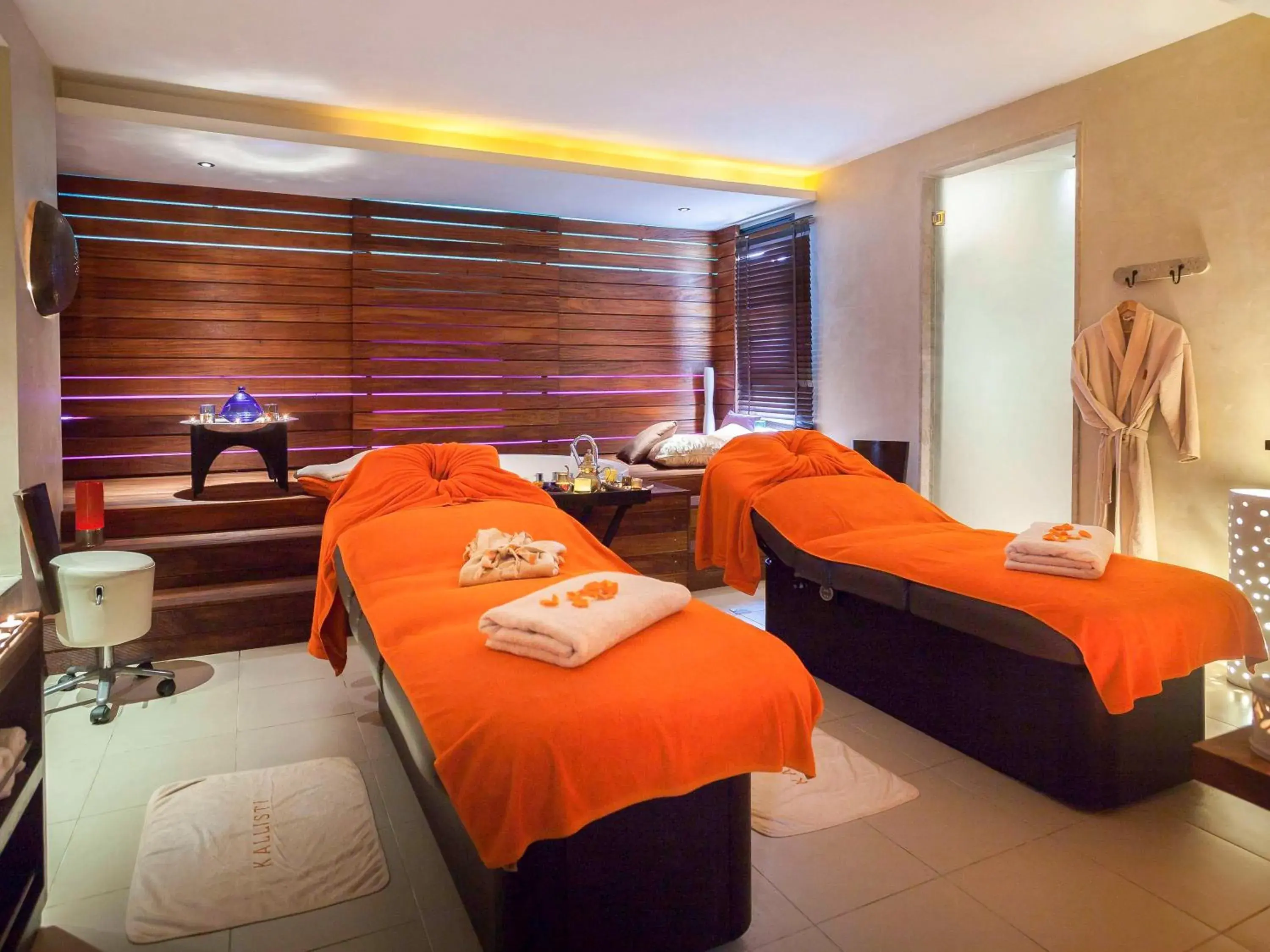 Massage, Bed in Mövenpick Hotel Gammarth Tunis