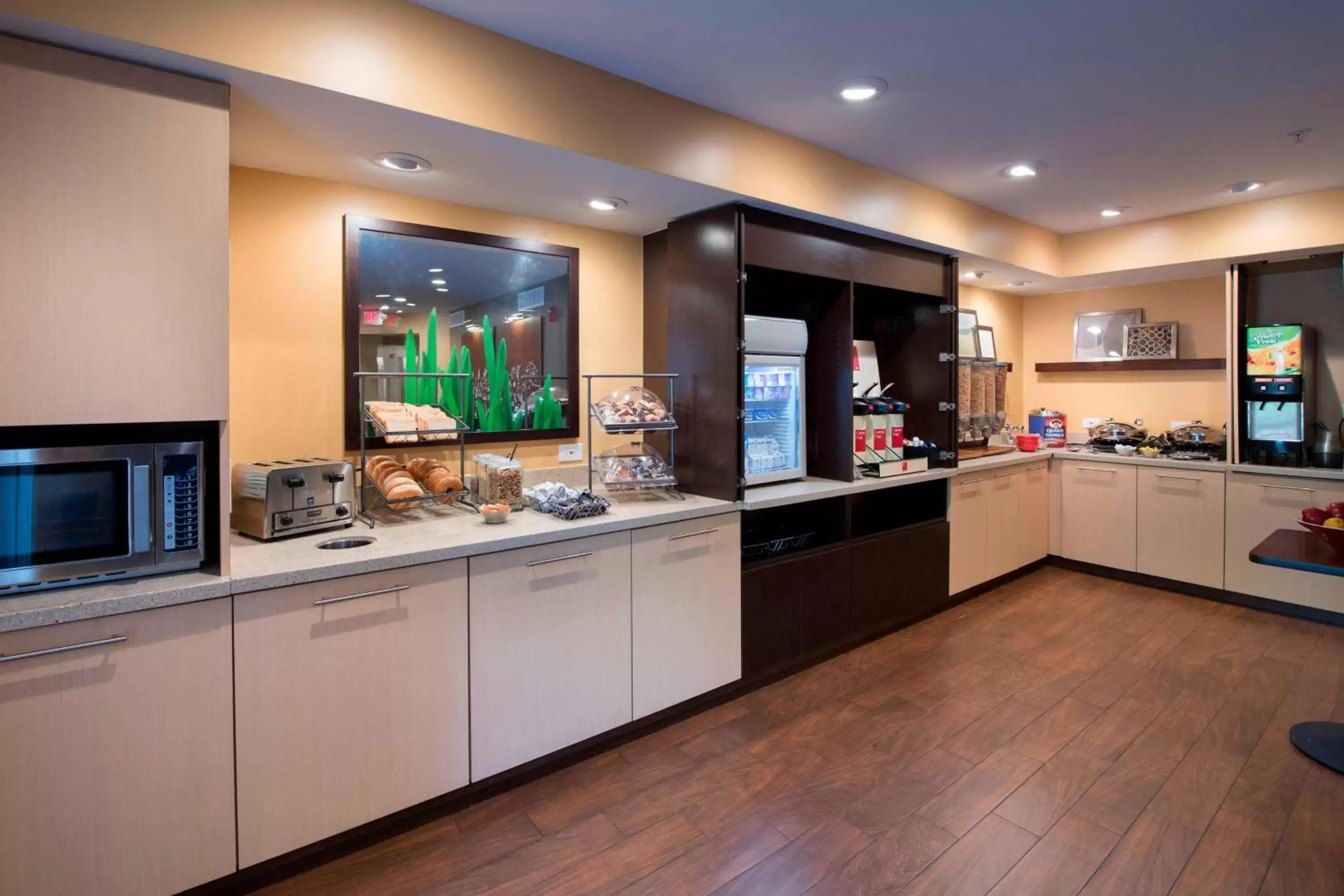 Breakfast, Kitchen/Kitchenette in TownePlace Suites by Marriott Atlanta Alpharetta