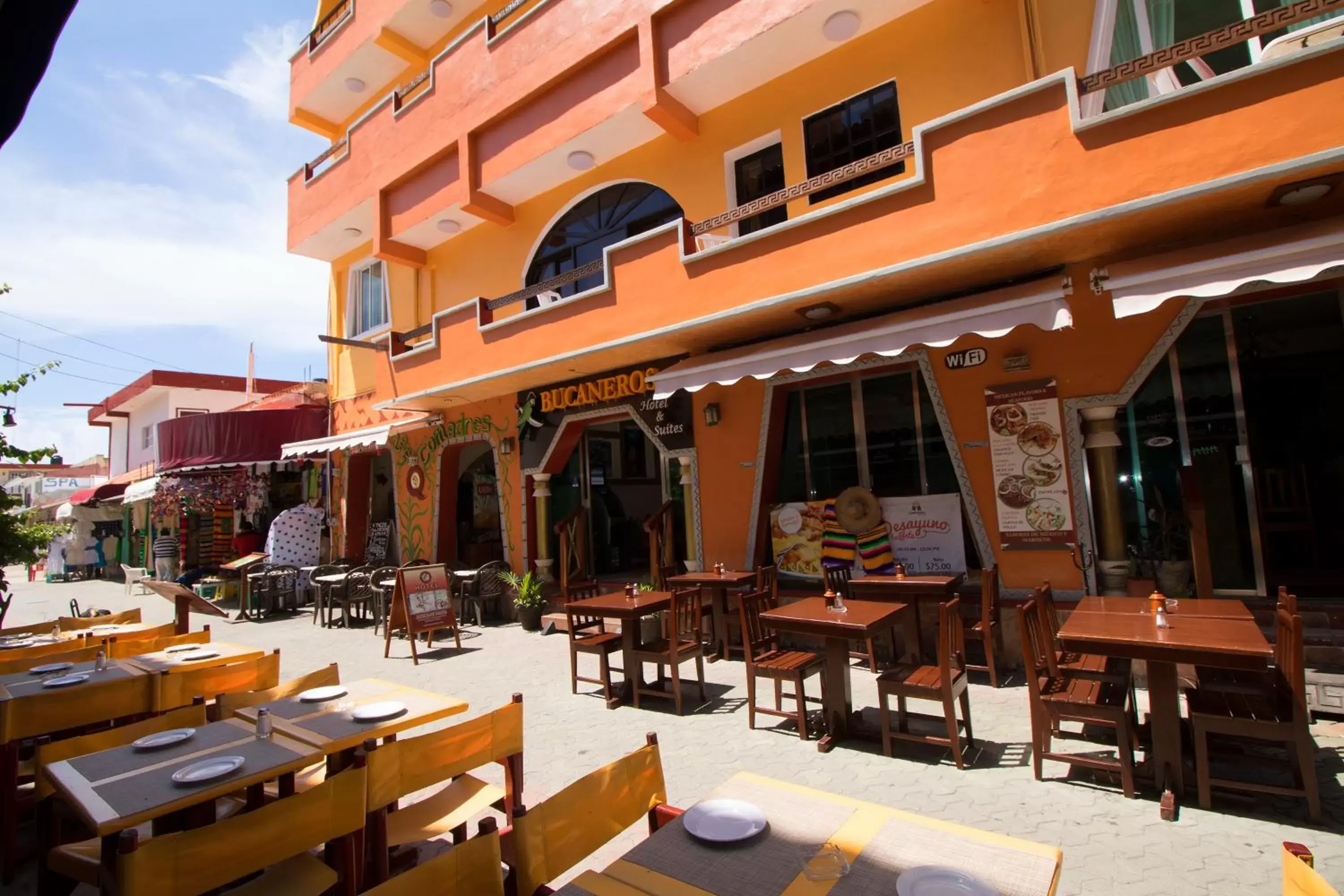 Restaurant/Places to Eat in Hotel Bucaneros Isla Mujeres