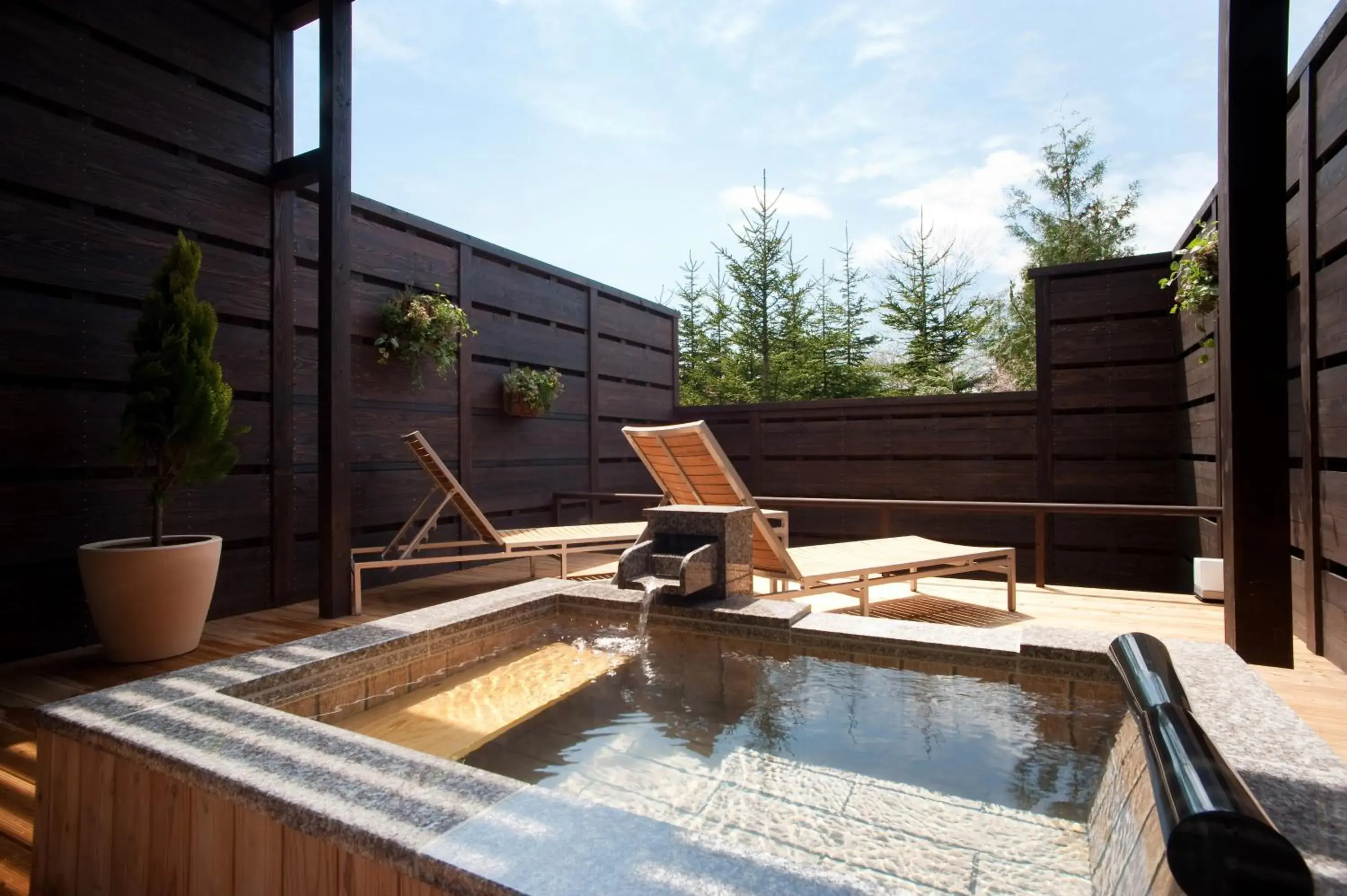 Hot Spring Bath, Swimming Pool in Lake Shikotsu Tsuruga Resort Spa Mizu no Uta