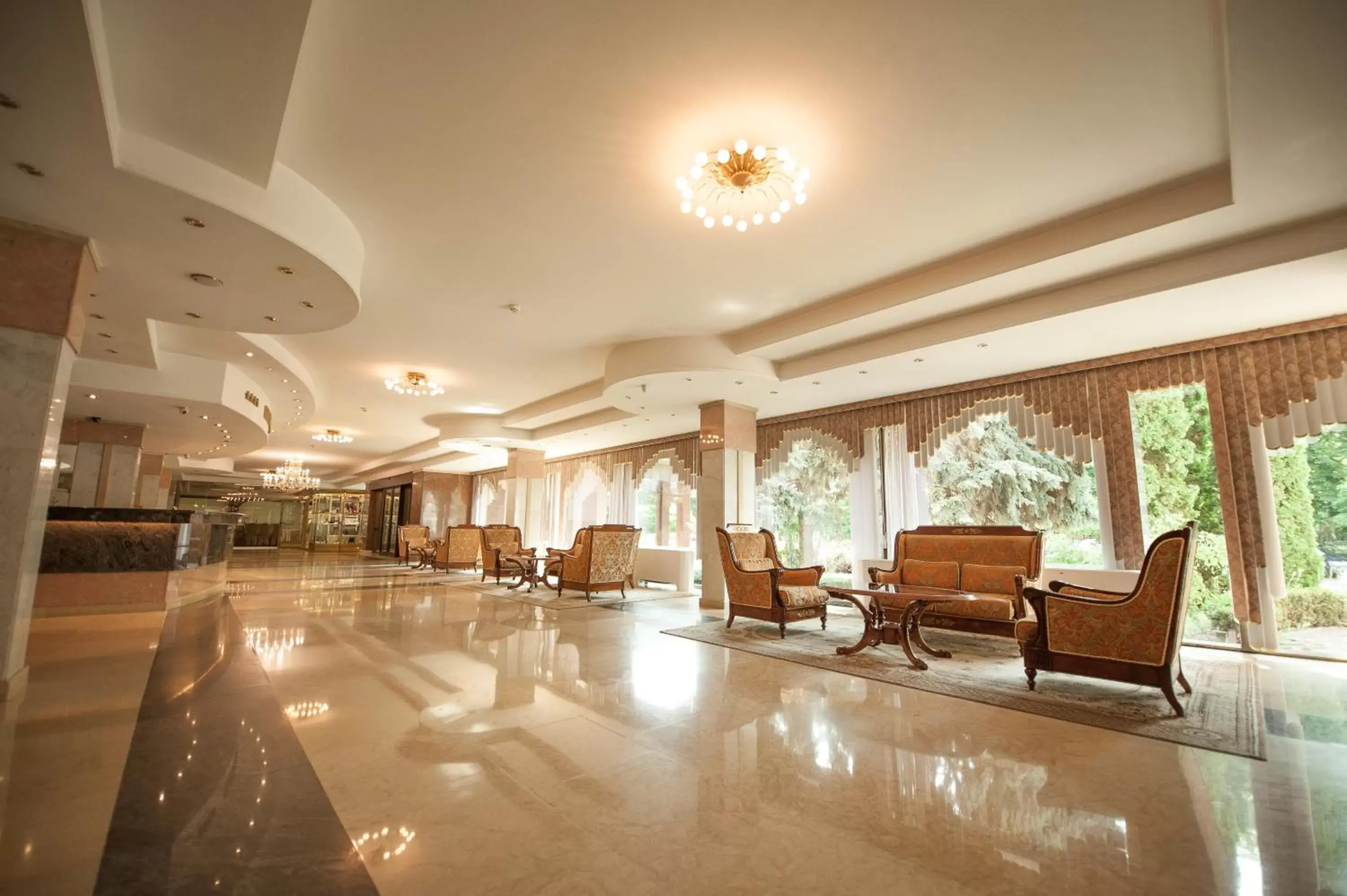 Photo of the whole room, Lobby/Reception in Jolly Alon Hotel