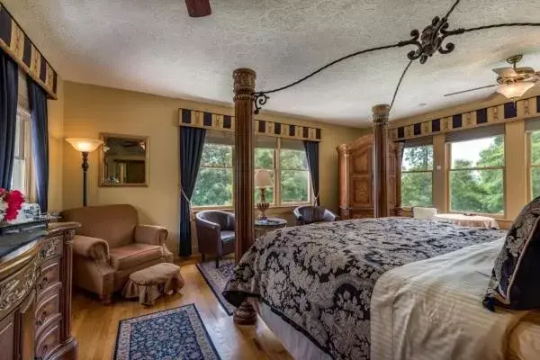 Bedroom in Echo Mountain Inn