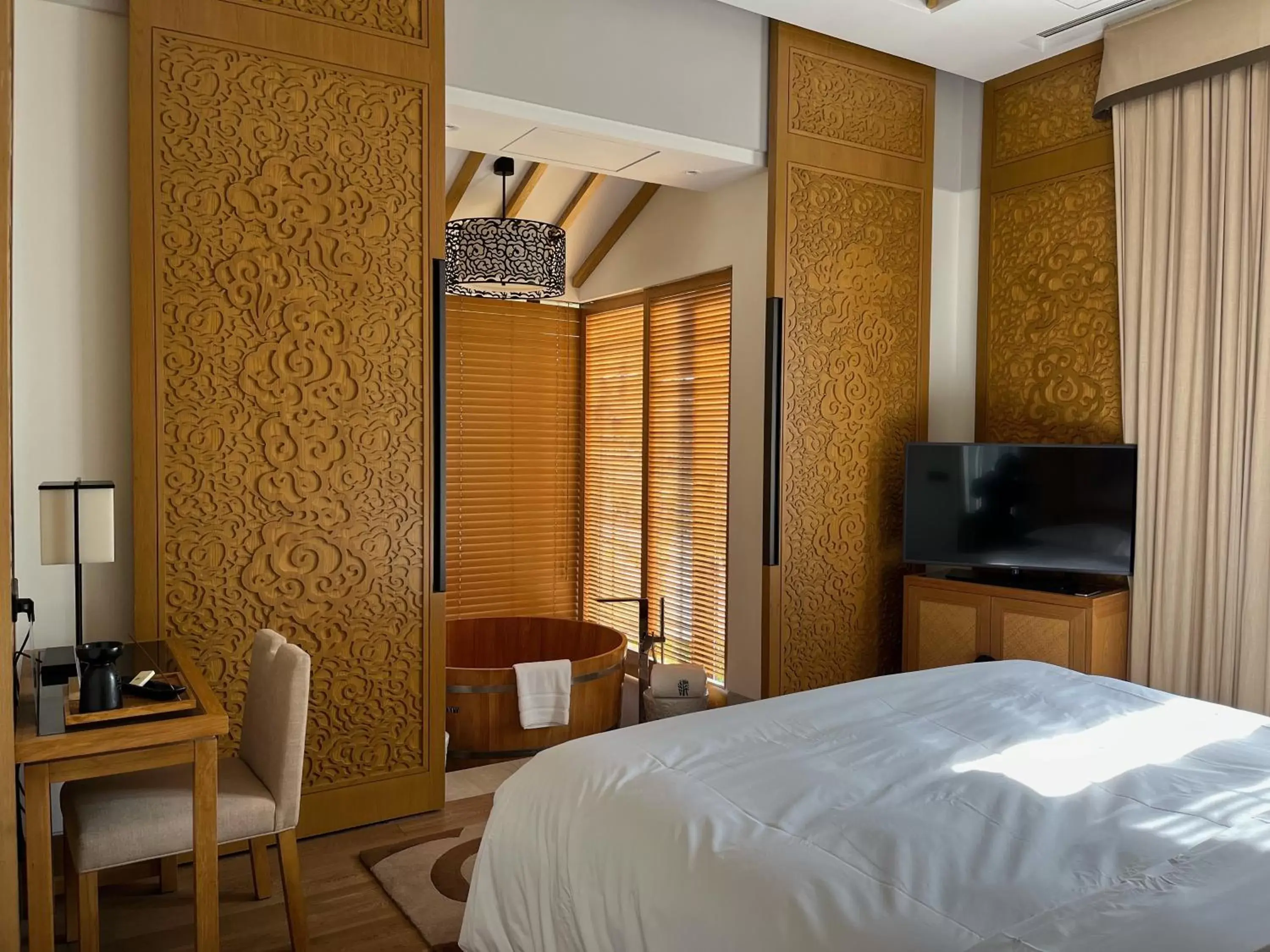 Bedroom, Bed in Banyan Tree Hotel Huangshan-The Ancient Charm of Huizhou, a Paradise