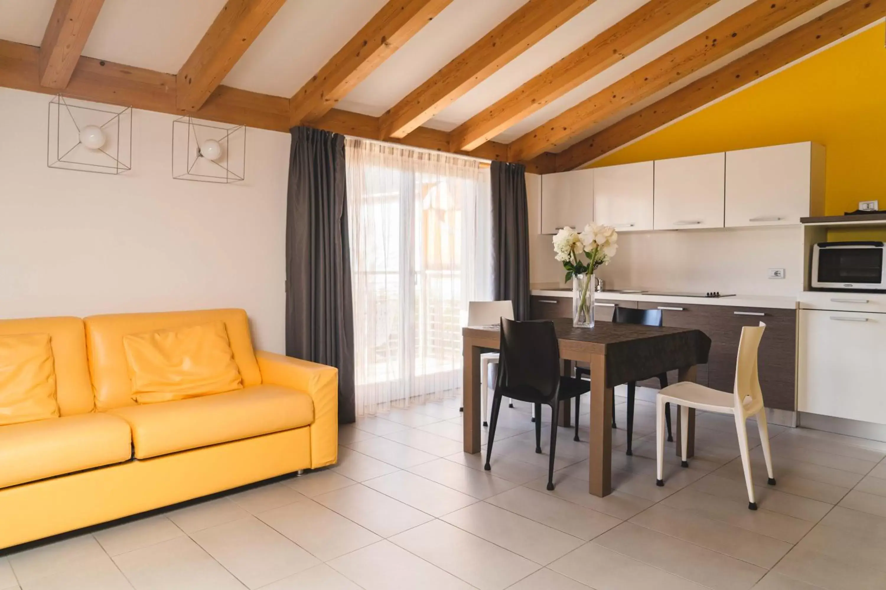 Kitchen or kitchenette, Dining Area in Residence Desiree