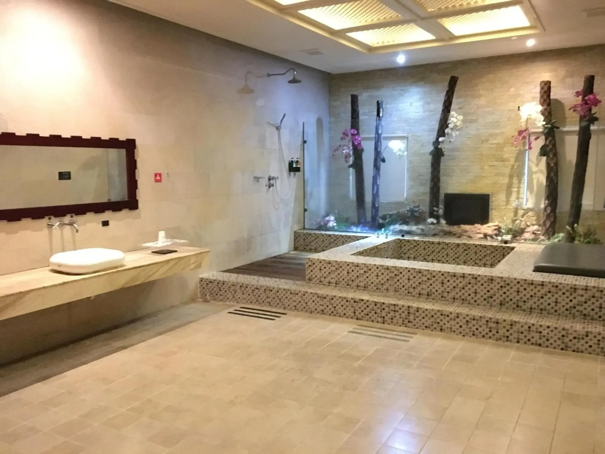 Bathroom in Her Home Spa Motel Douliu