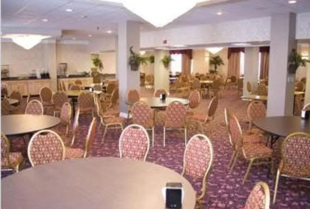 Banquet/Function facilities, Restaurant/Places to Eat in Ramada by Wyndham East Orange