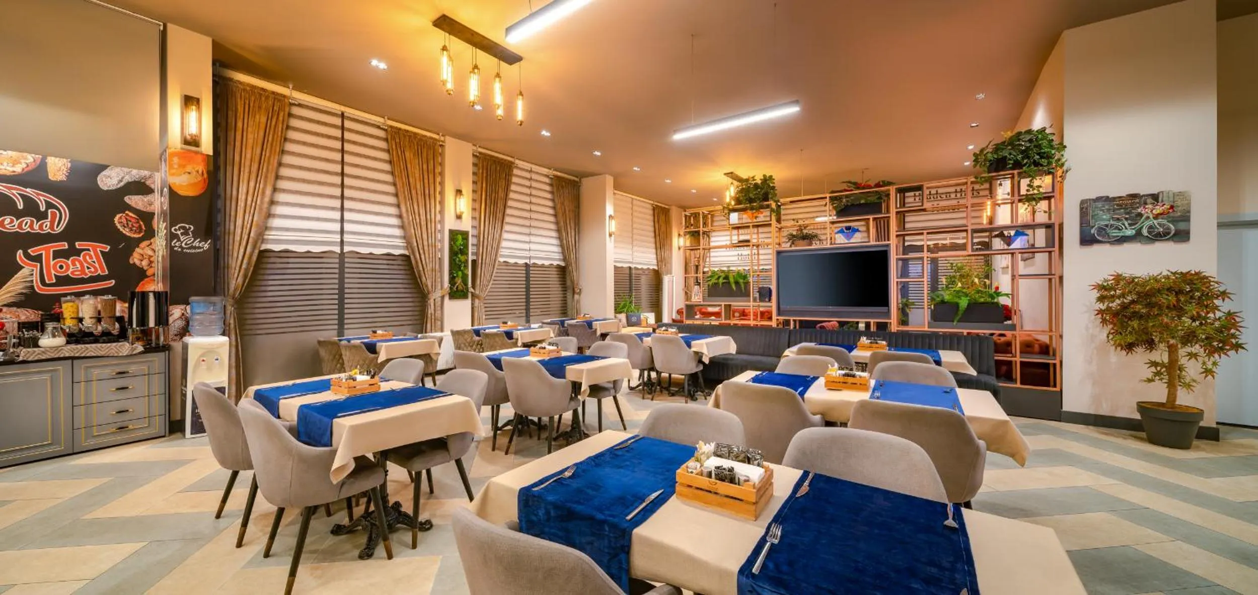 Restaurant/places to eat in Best Western Premier Hidden Hills Hotel