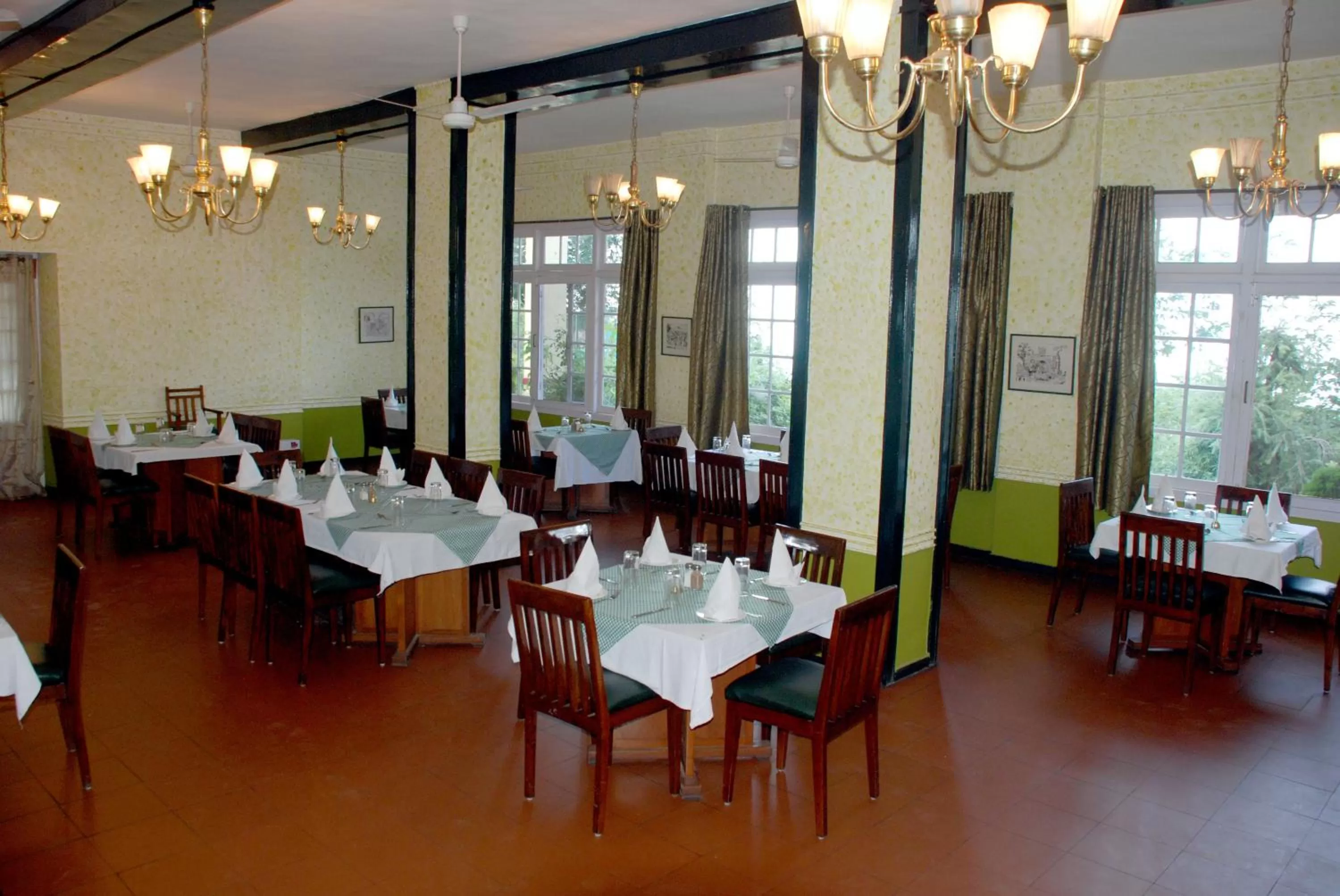 Restaurant/places to eat in Alasia Hotel