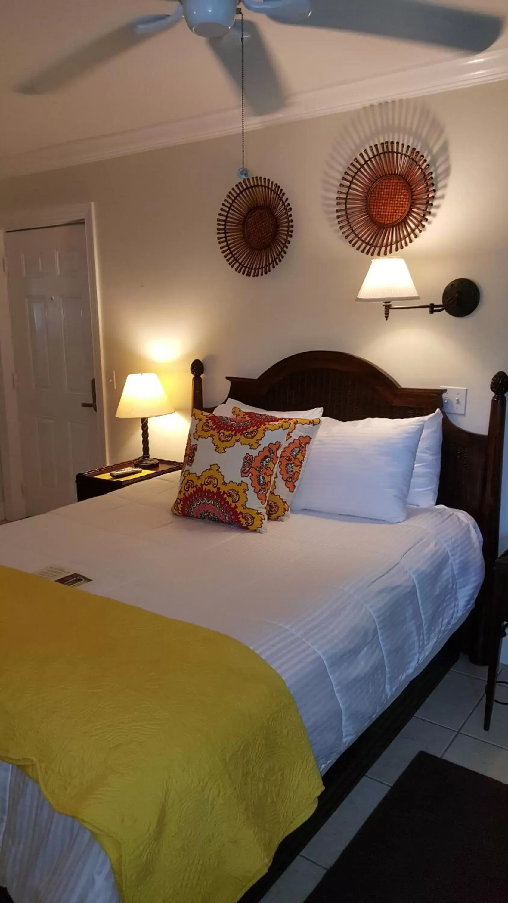 Photo of the whole room, Bed in The Caribbean Court Boutique Hotel