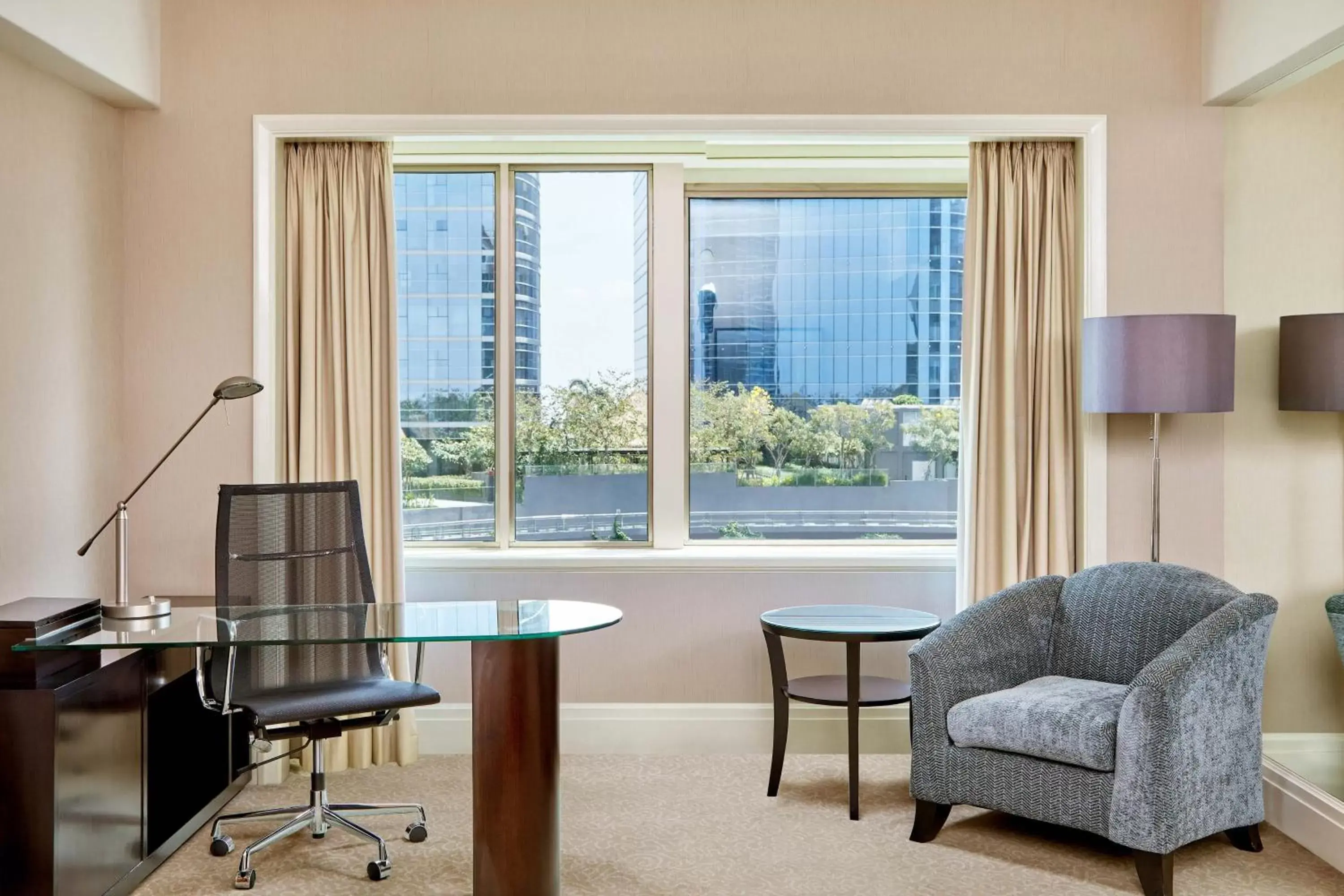 Living room, Seating Area in Sheraton Surabaya Hotel & Towers