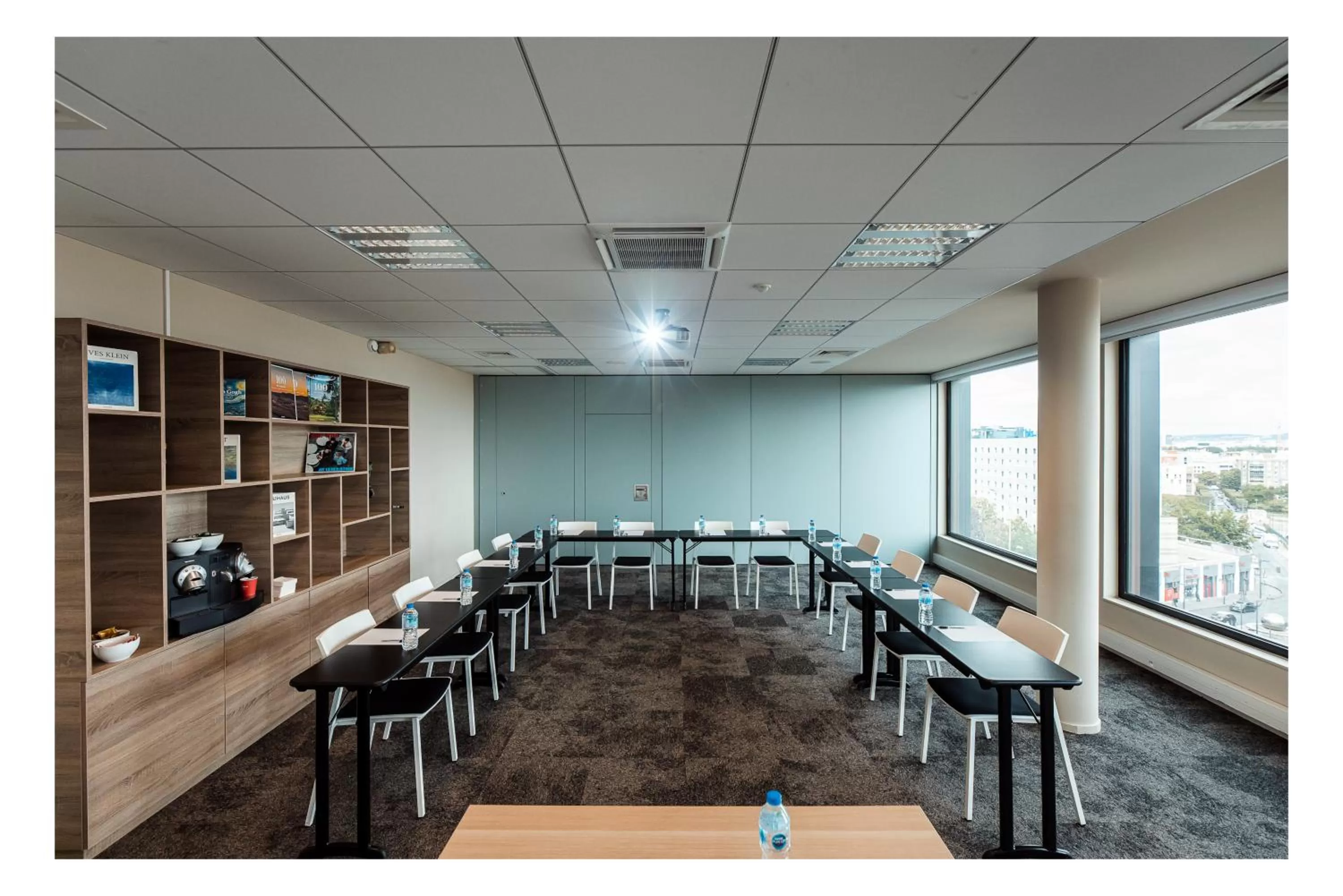 Business facilities in The Originals Boutique, Hôtel Maison Montmartre Paris Les Puces