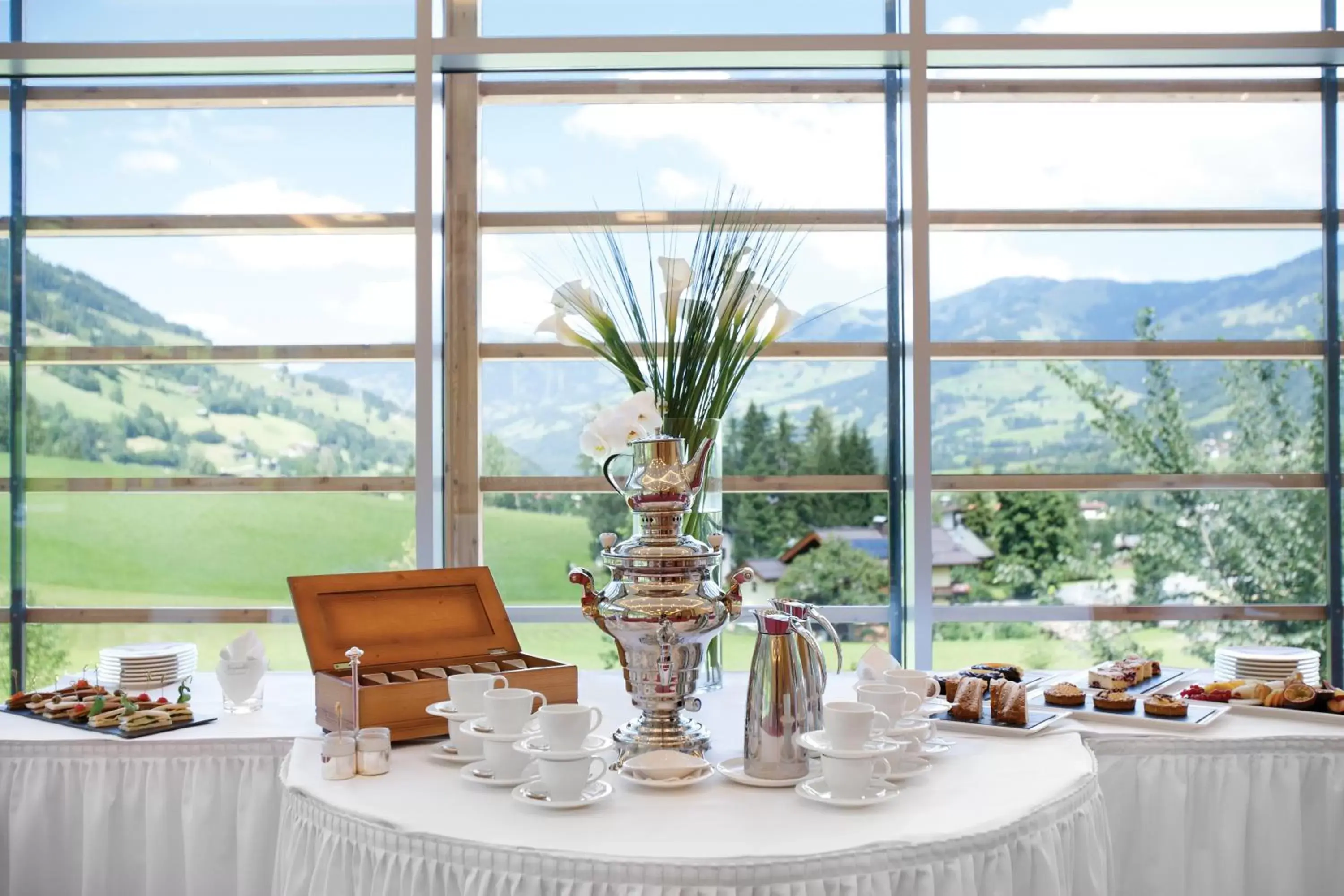 Day, Restaurant/Places to Eat in Kempinski Hotel Das Tirol