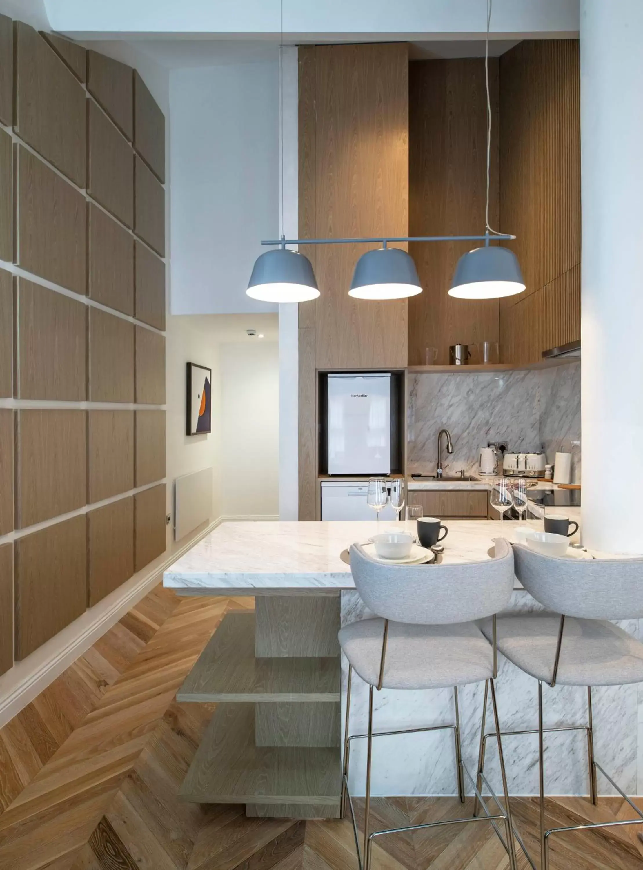 Kitchen or kitchenette, Bathroom in Trueman Court Luxury Serviced Apartments