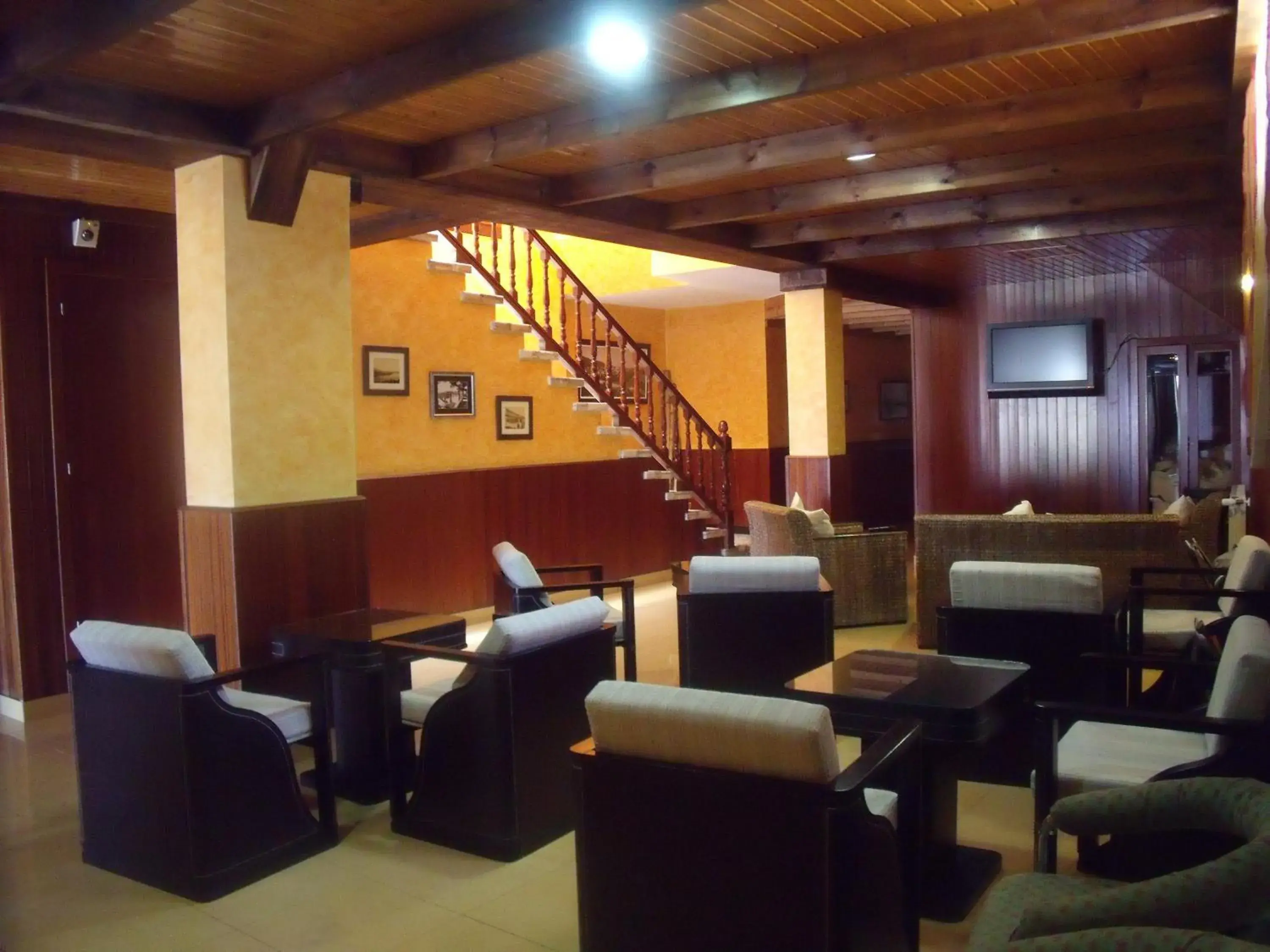 Communal lounge/ TV room, Restaurant/Places to Eat in Cruceiro do Monte